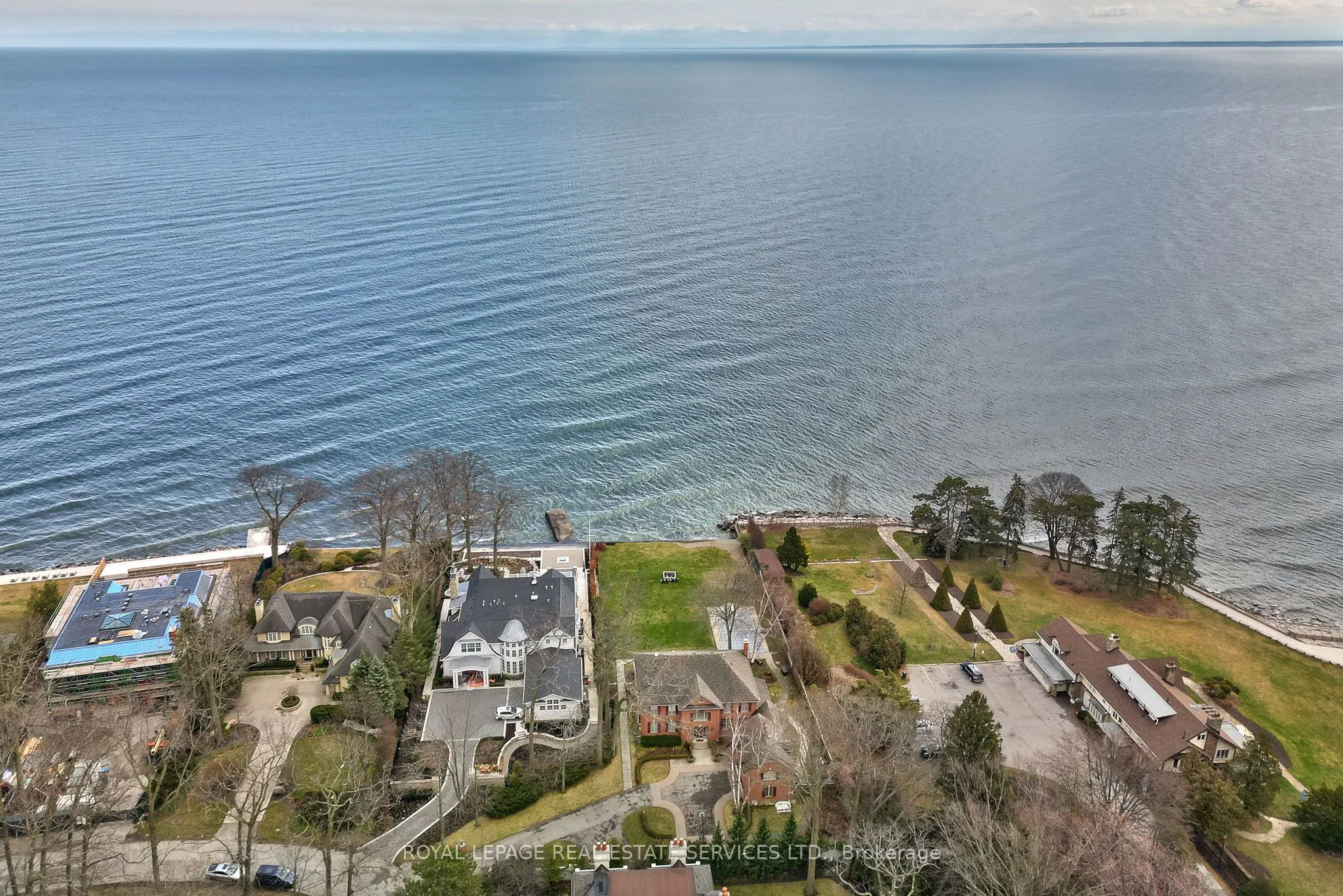 16 Ennisclare Drive W