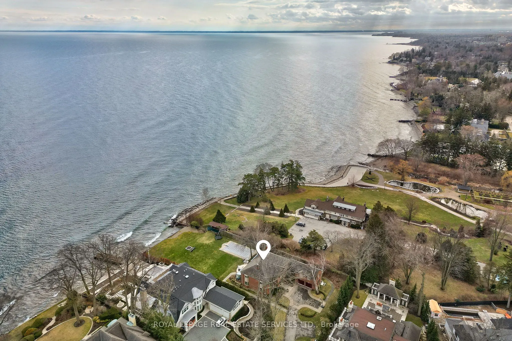 16 Ennisclare Drive W