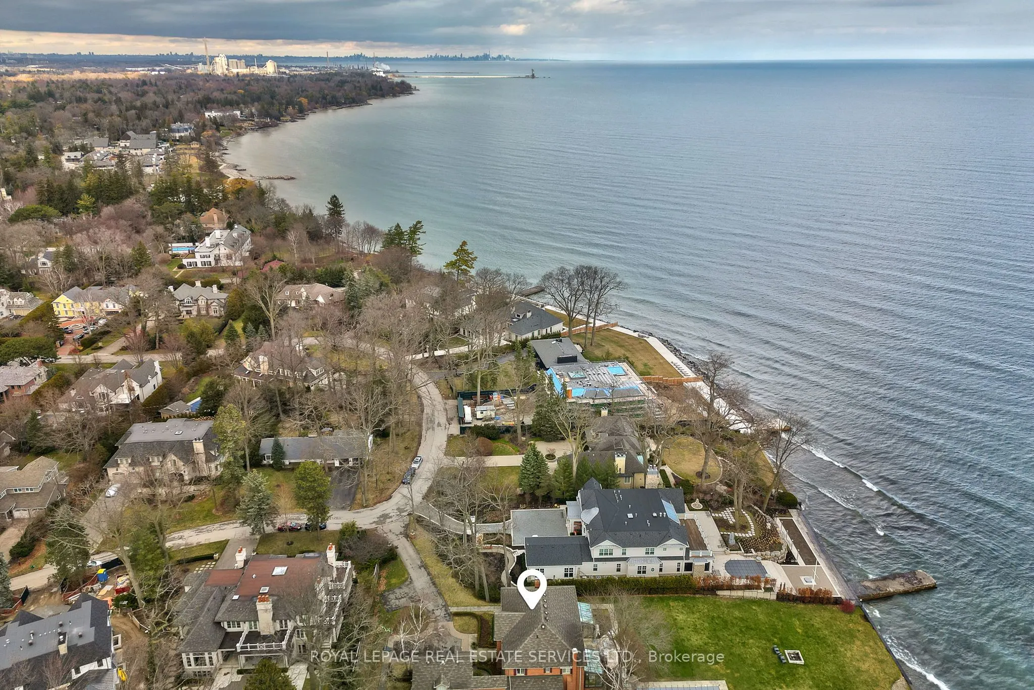 16 Ennisclare Drive W