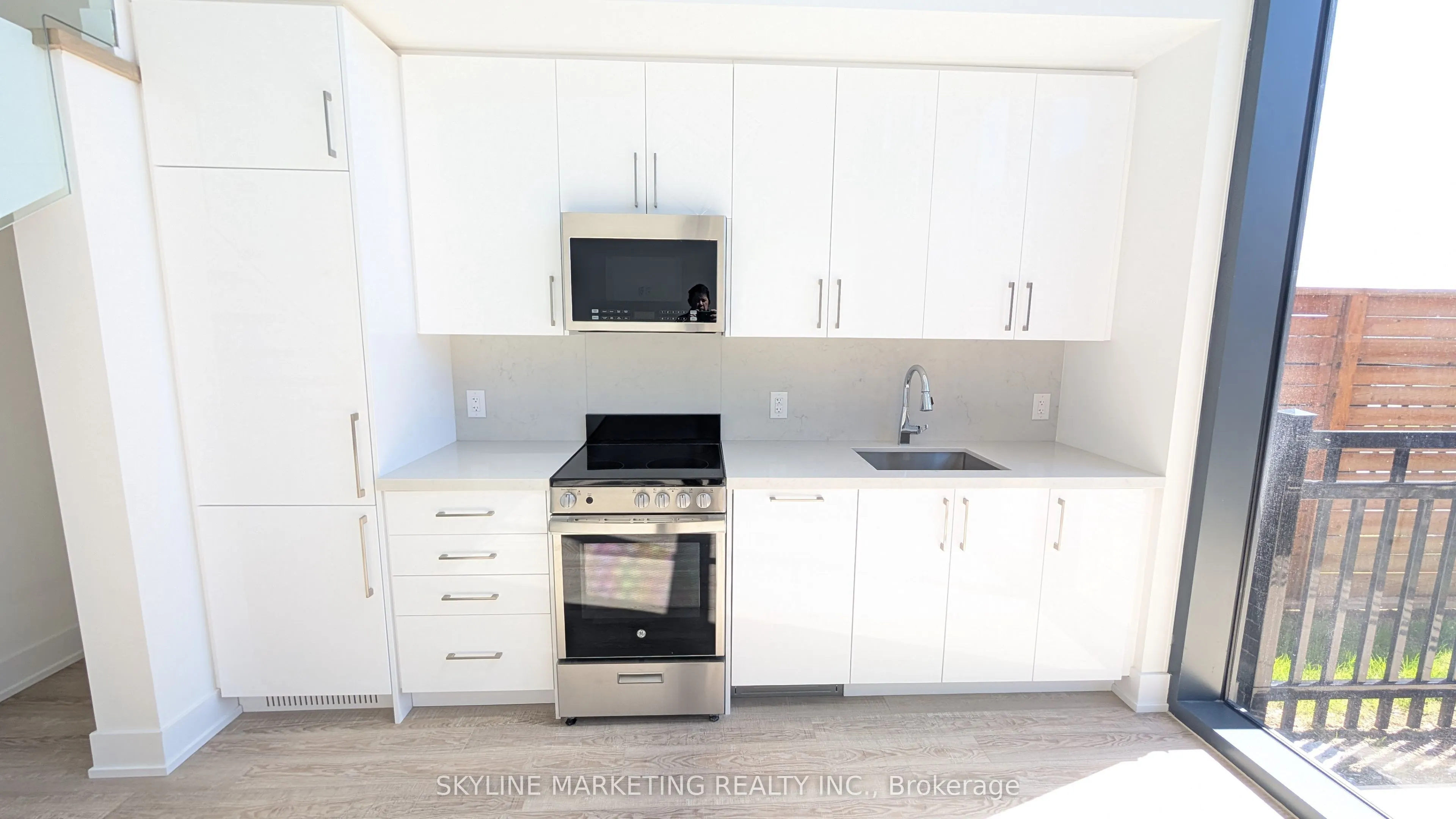 2450 Old Bronte Road, #102