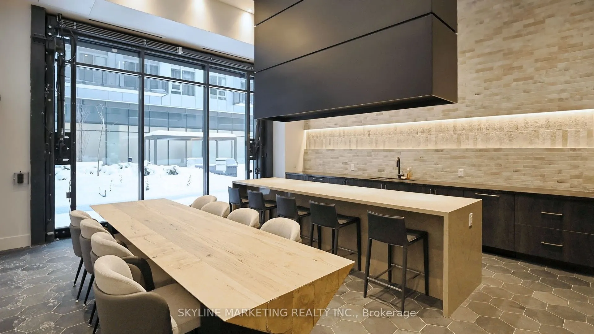 2450 Old Bronte Road, #102