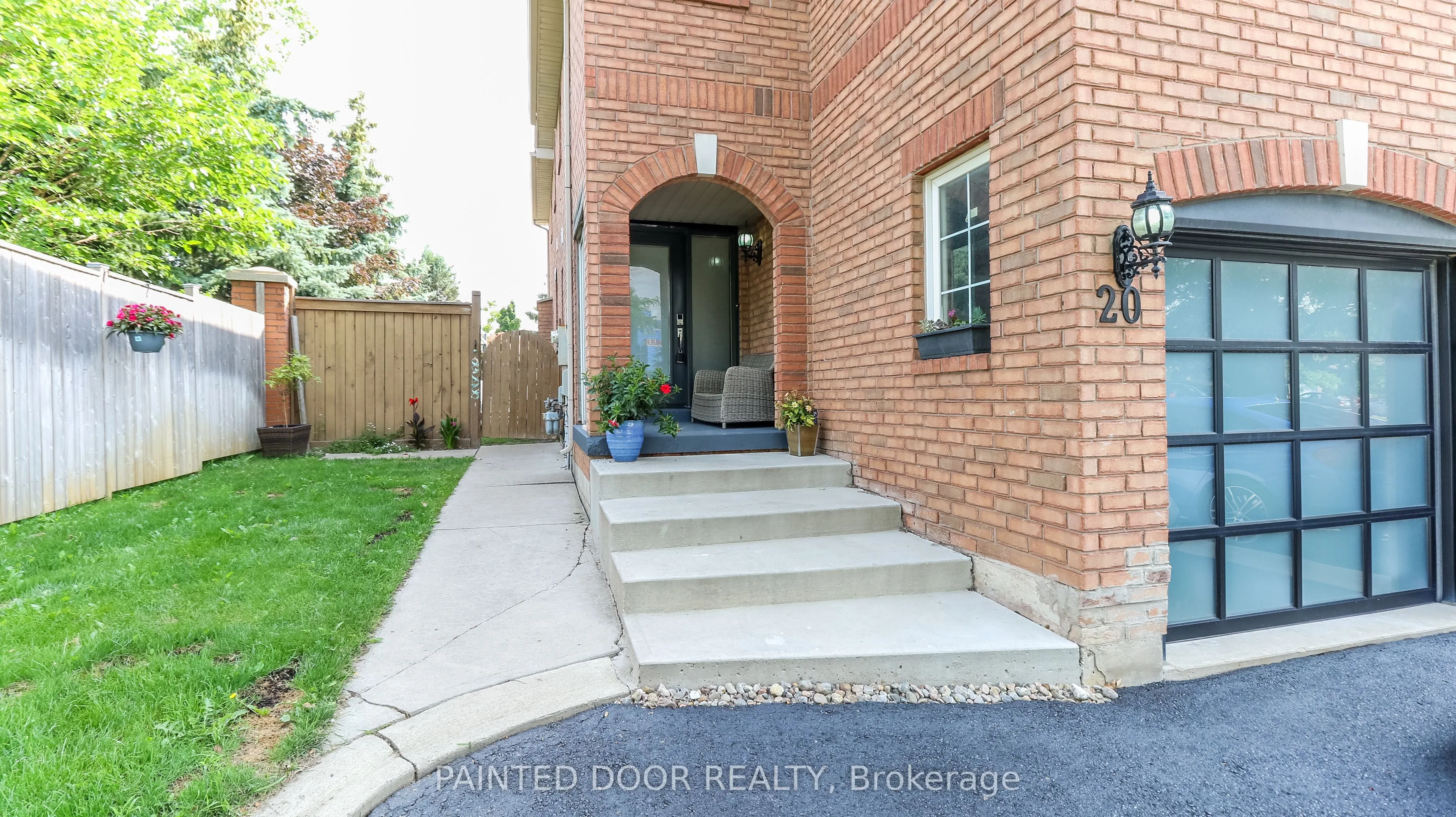 20 Manett Crescent