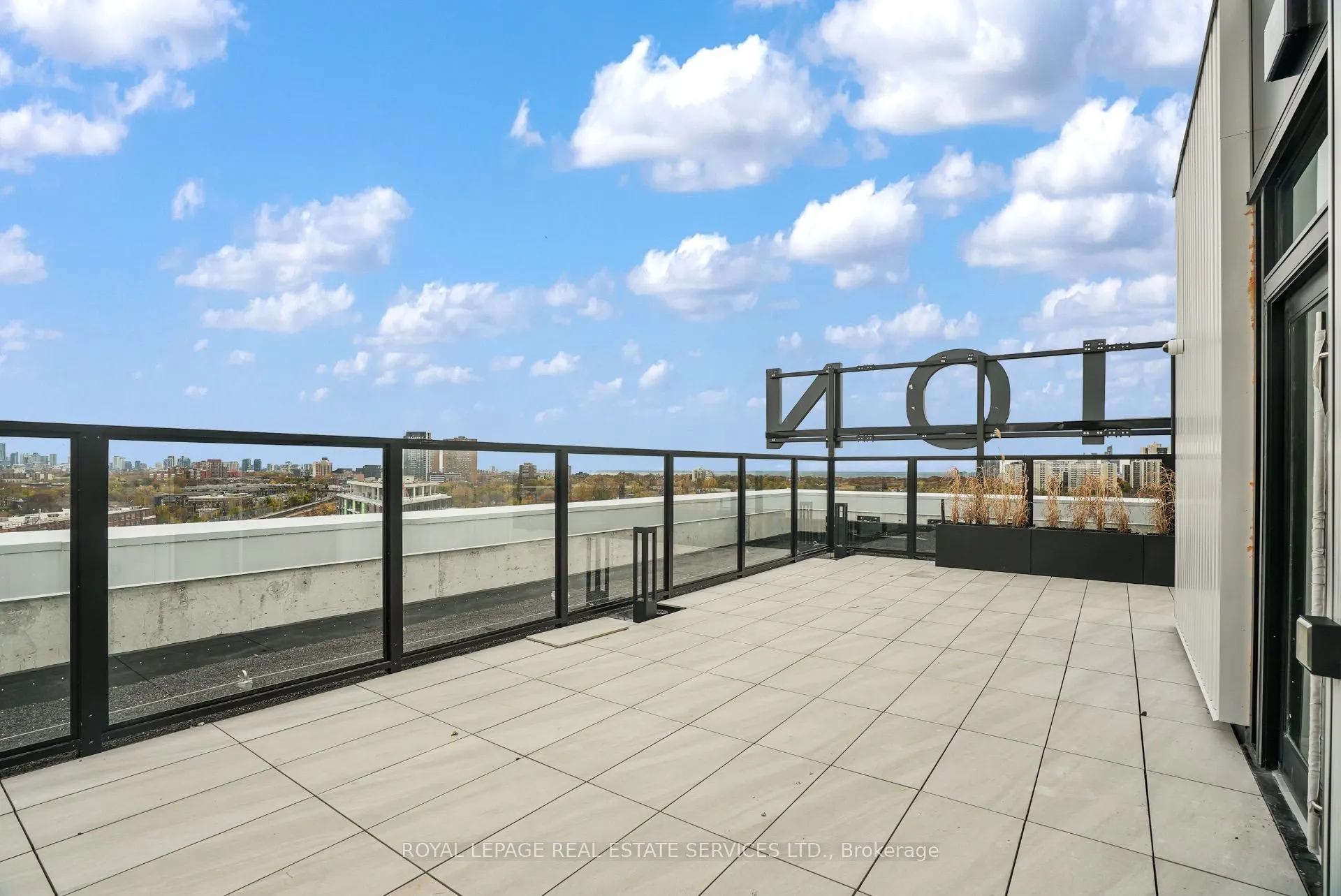 2720 Dundas Street W, #302
