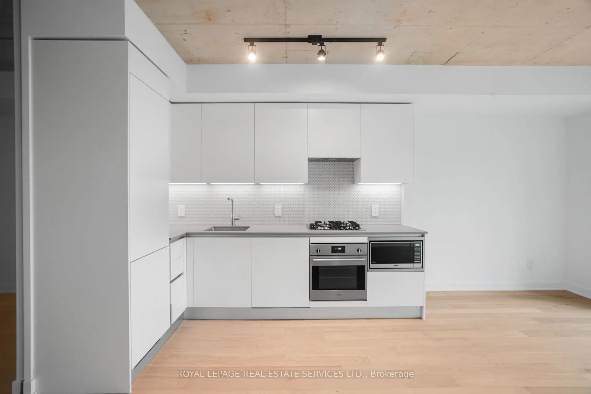 2720 Dundas Street W, #302