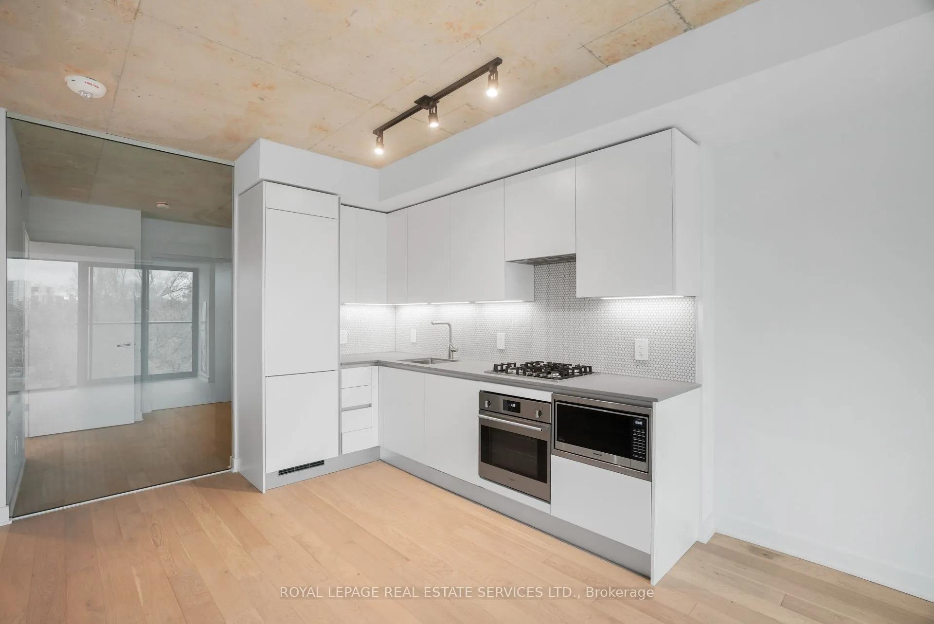 2720 Dundas Street W, #302