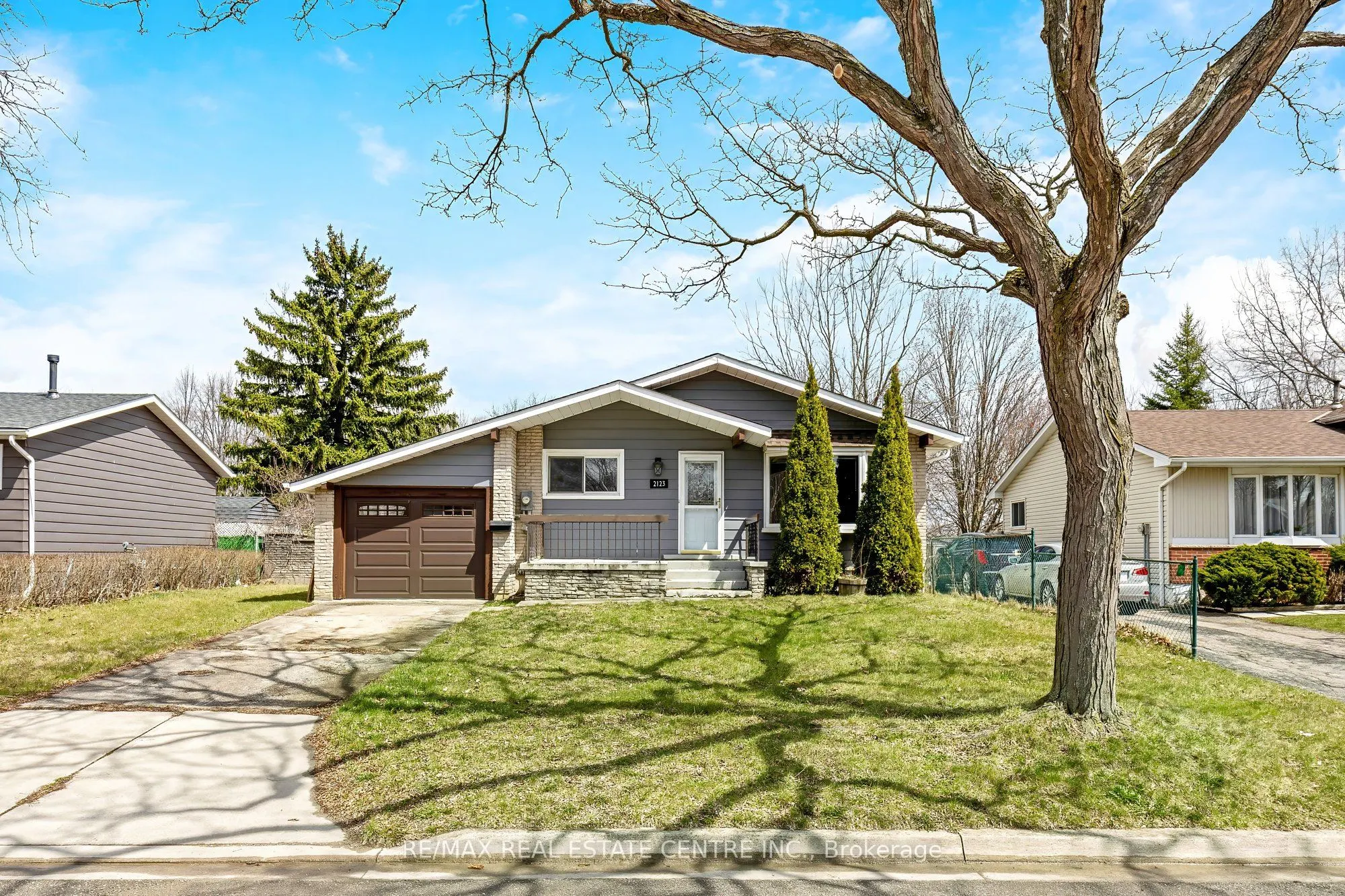 2123 Amesbury Crescent
