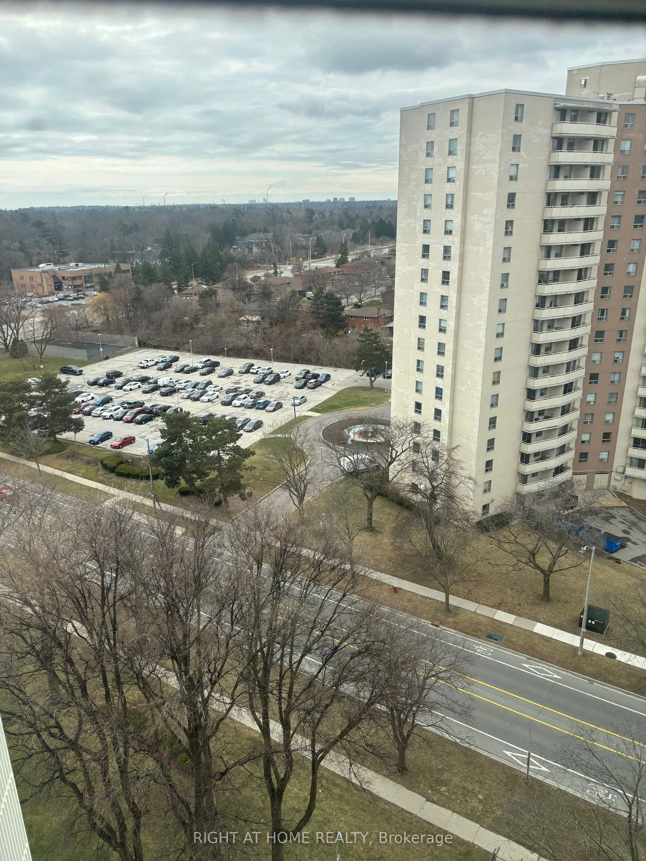 2323 Confederation Parkway N, #PH4