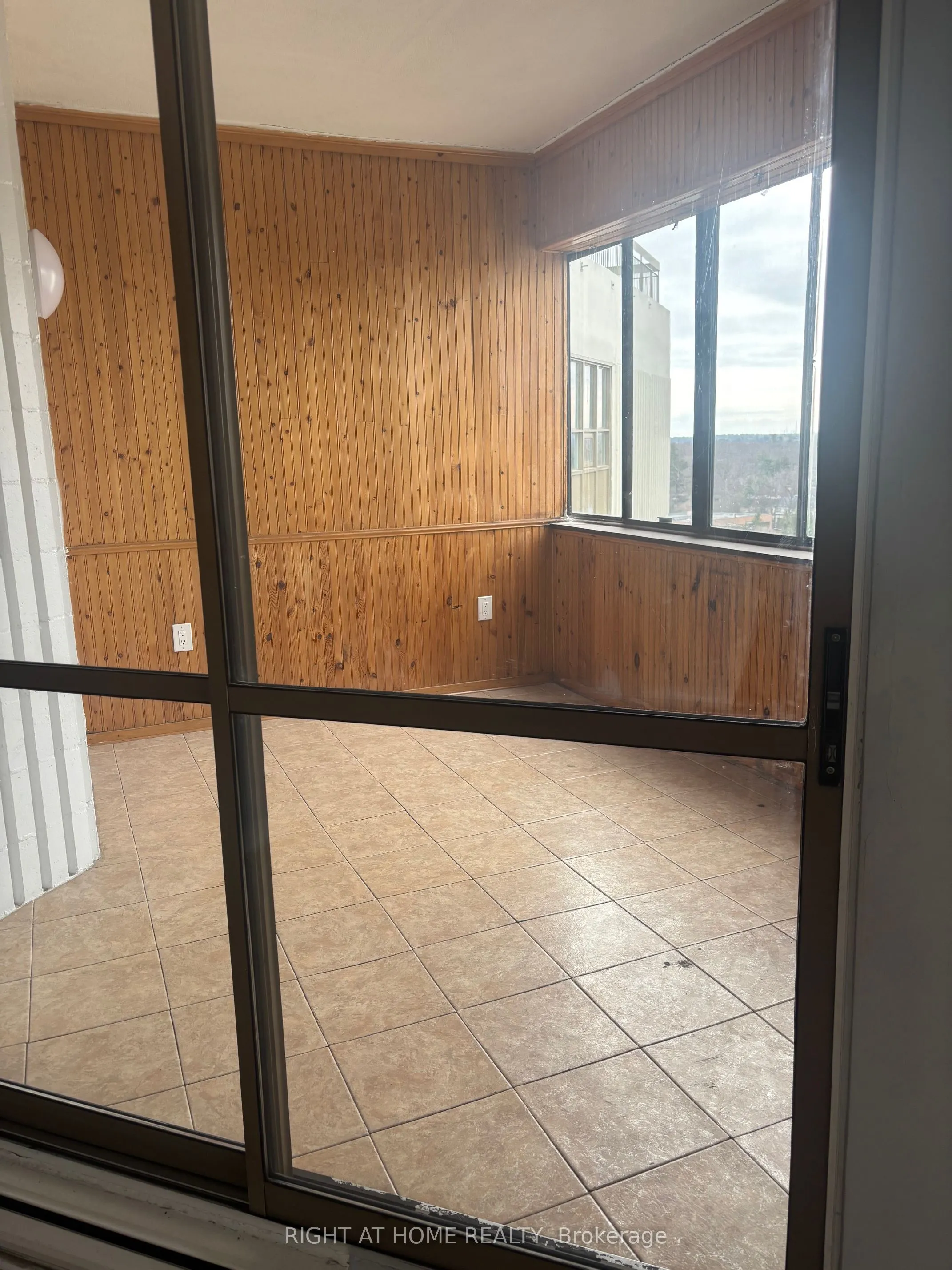 2323 Confederation Parkway N, #PH4