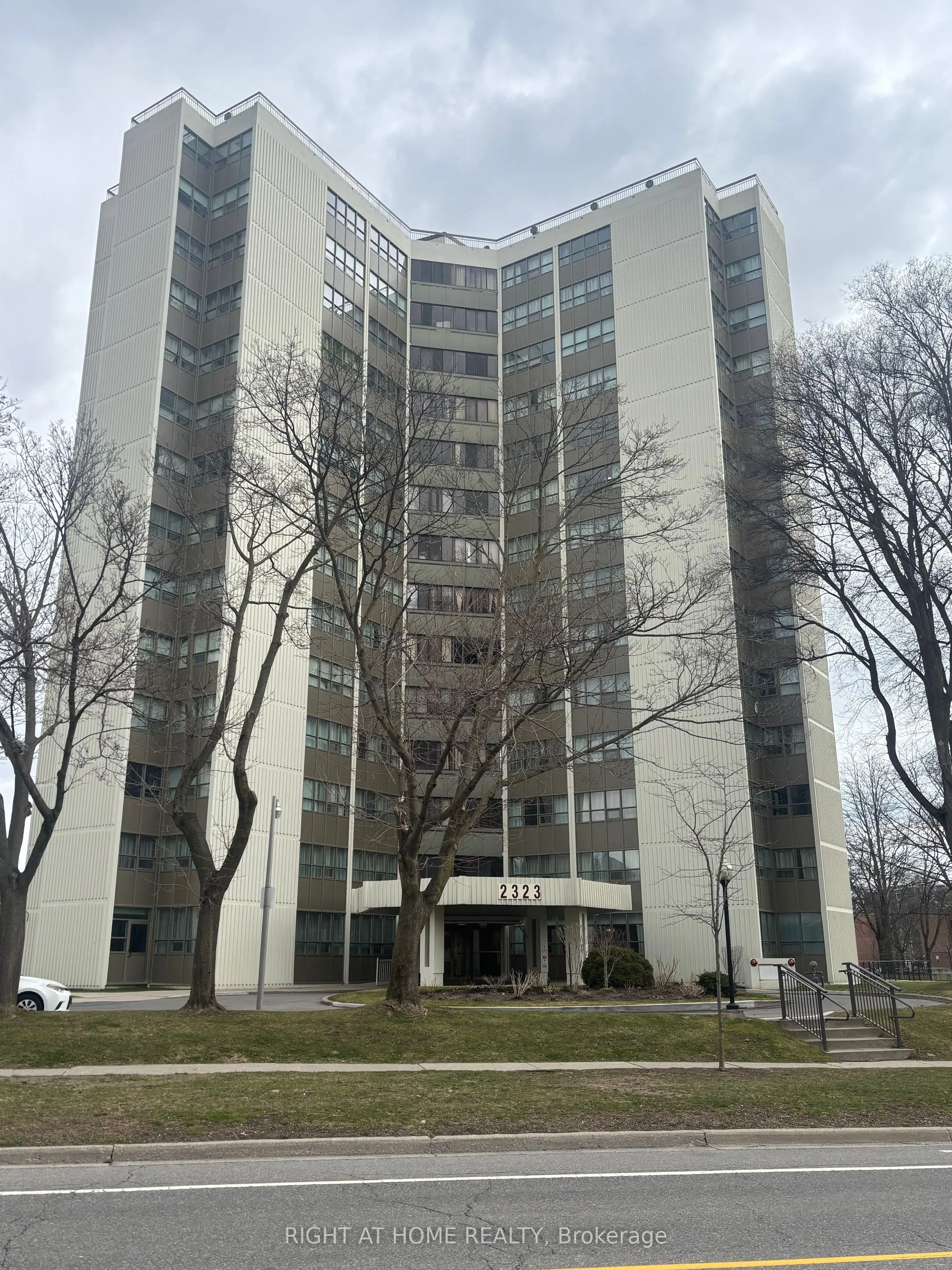 2323 Confederation Parkway N, #PH4