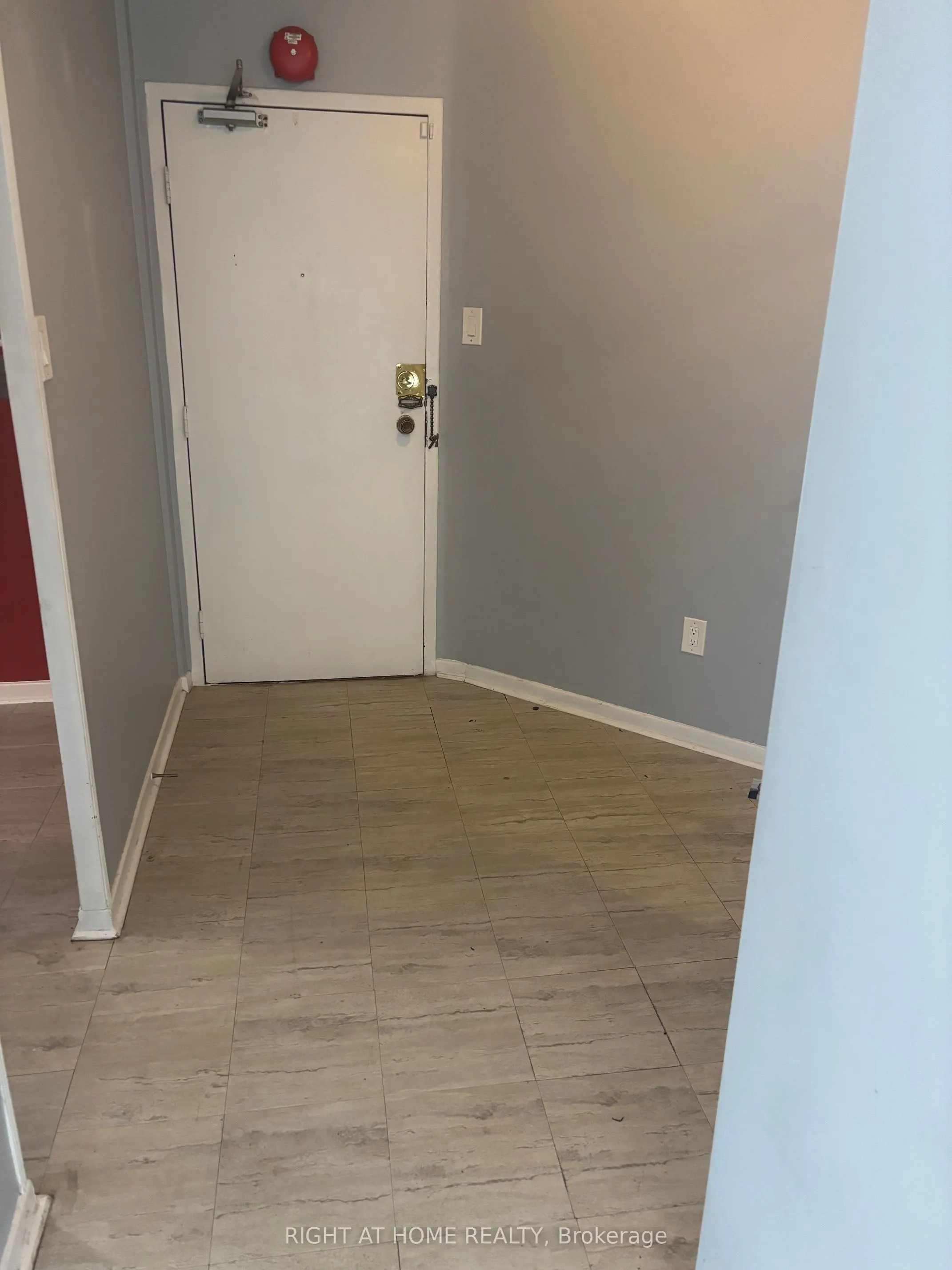 2323 Confederation Parkway N, #PH4