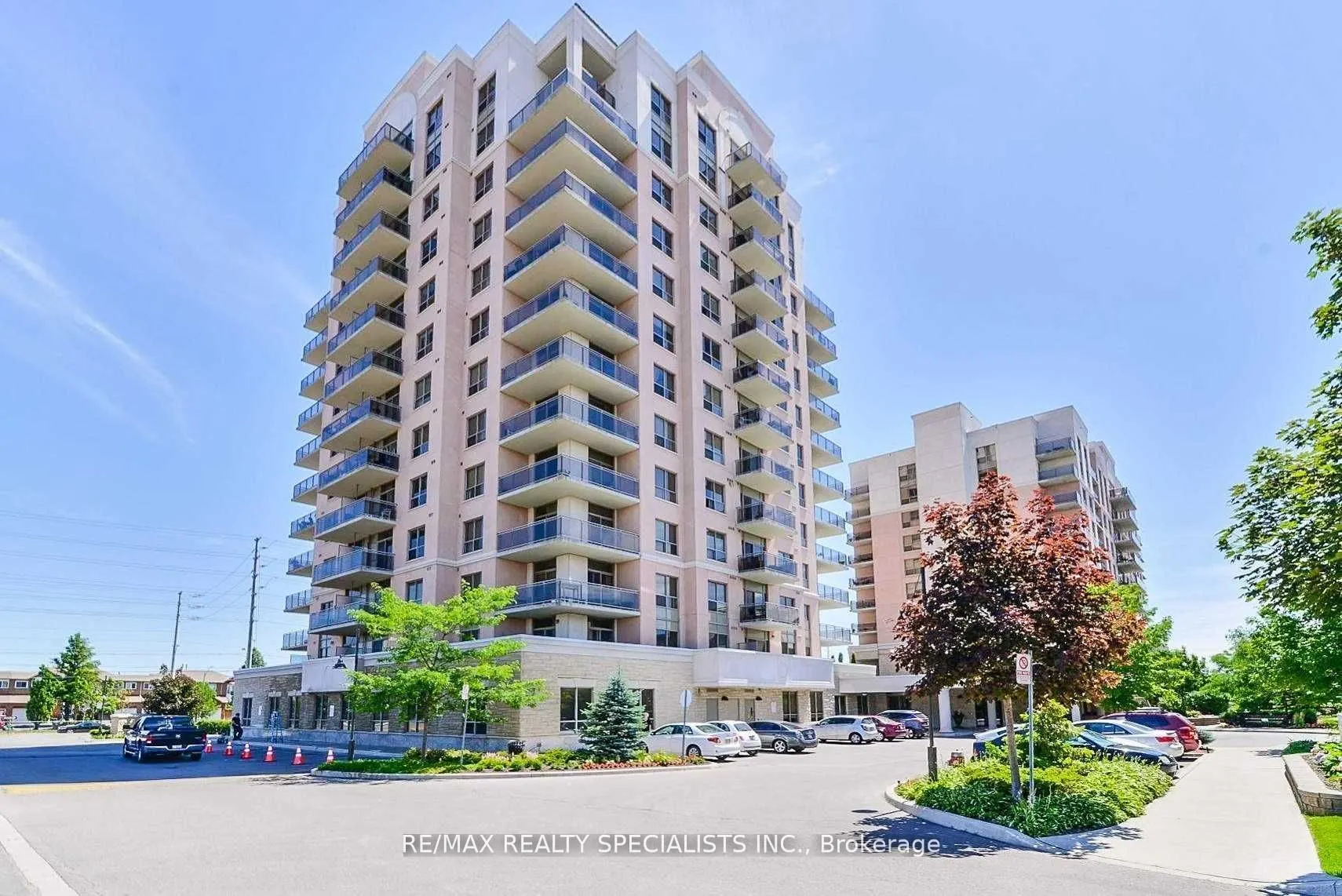 810 Scollard Court, #902