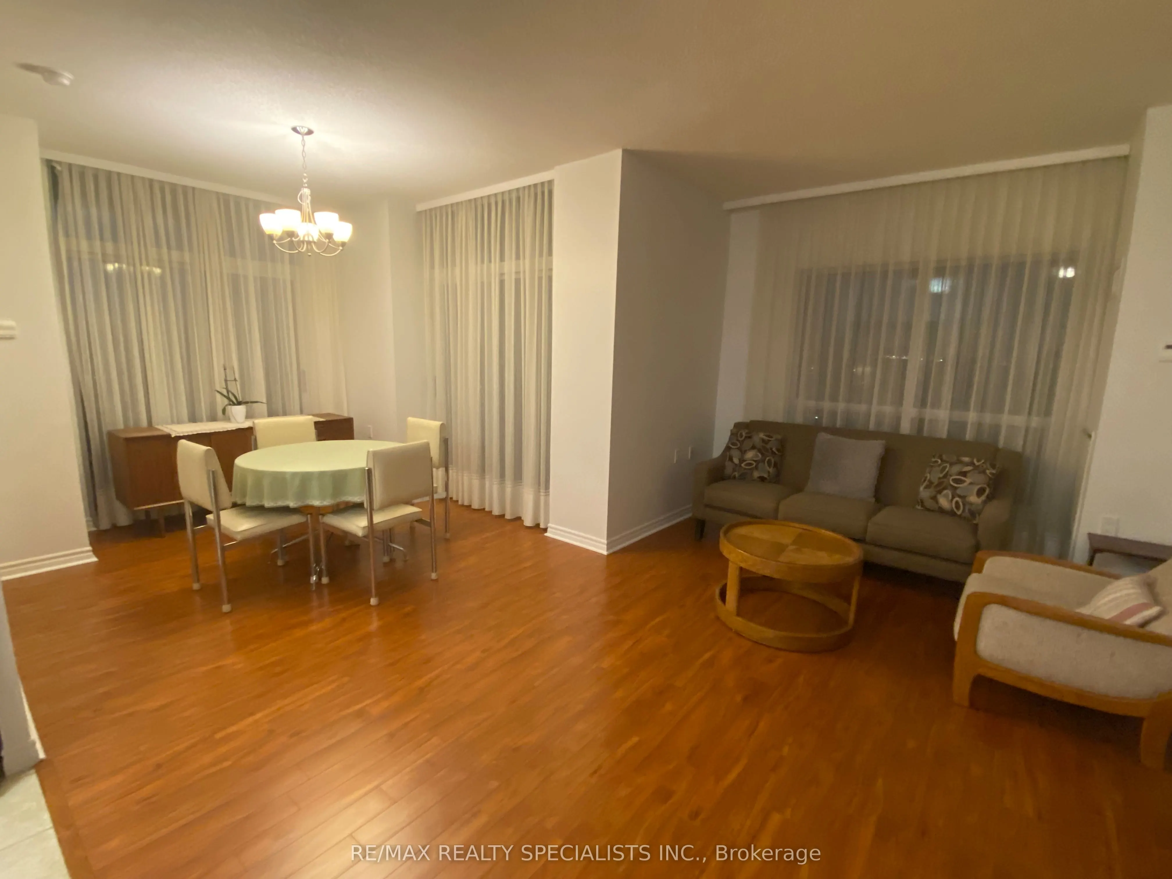810 Scollard Court, #902