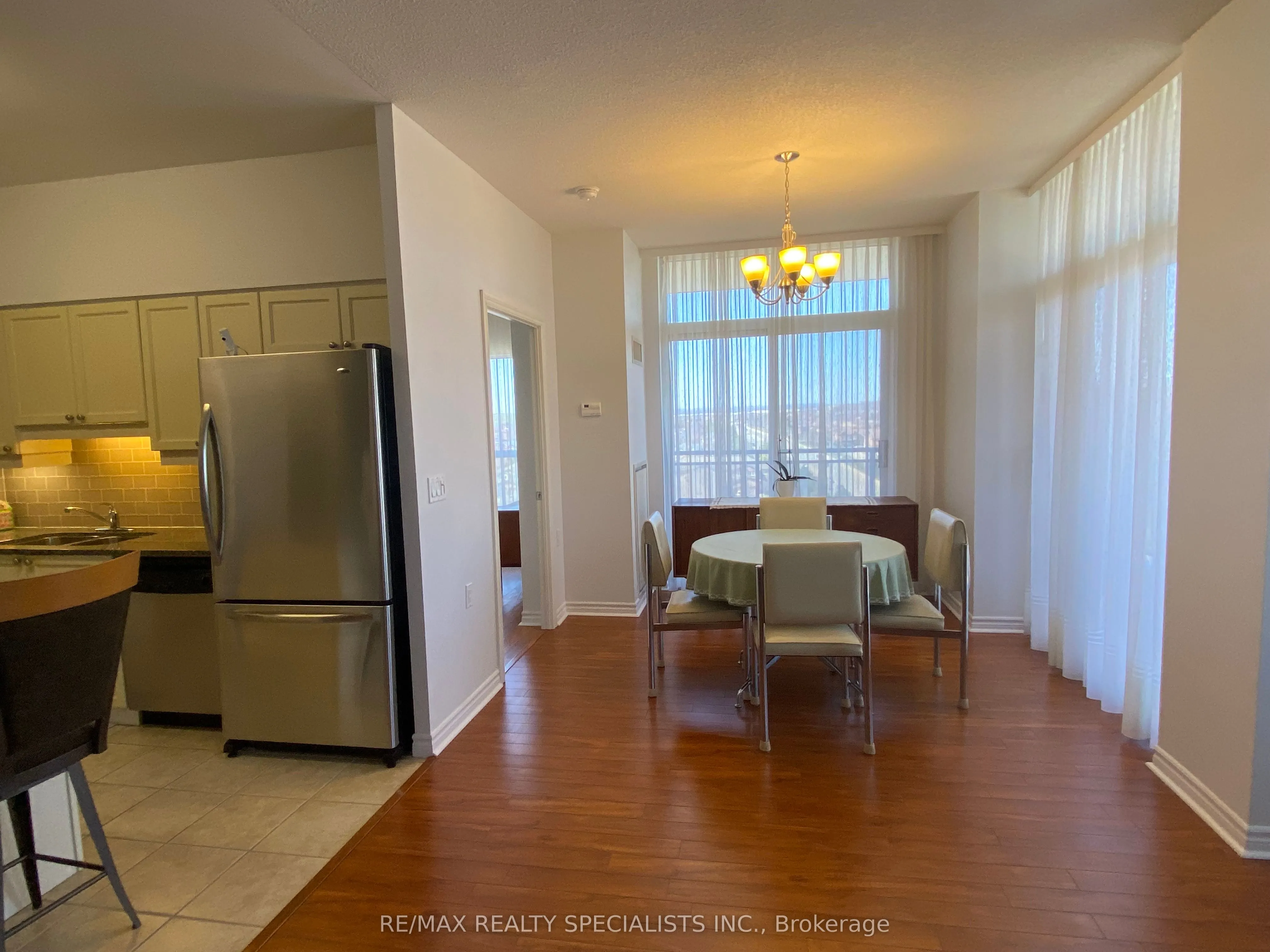 810 Scollard Court, #902