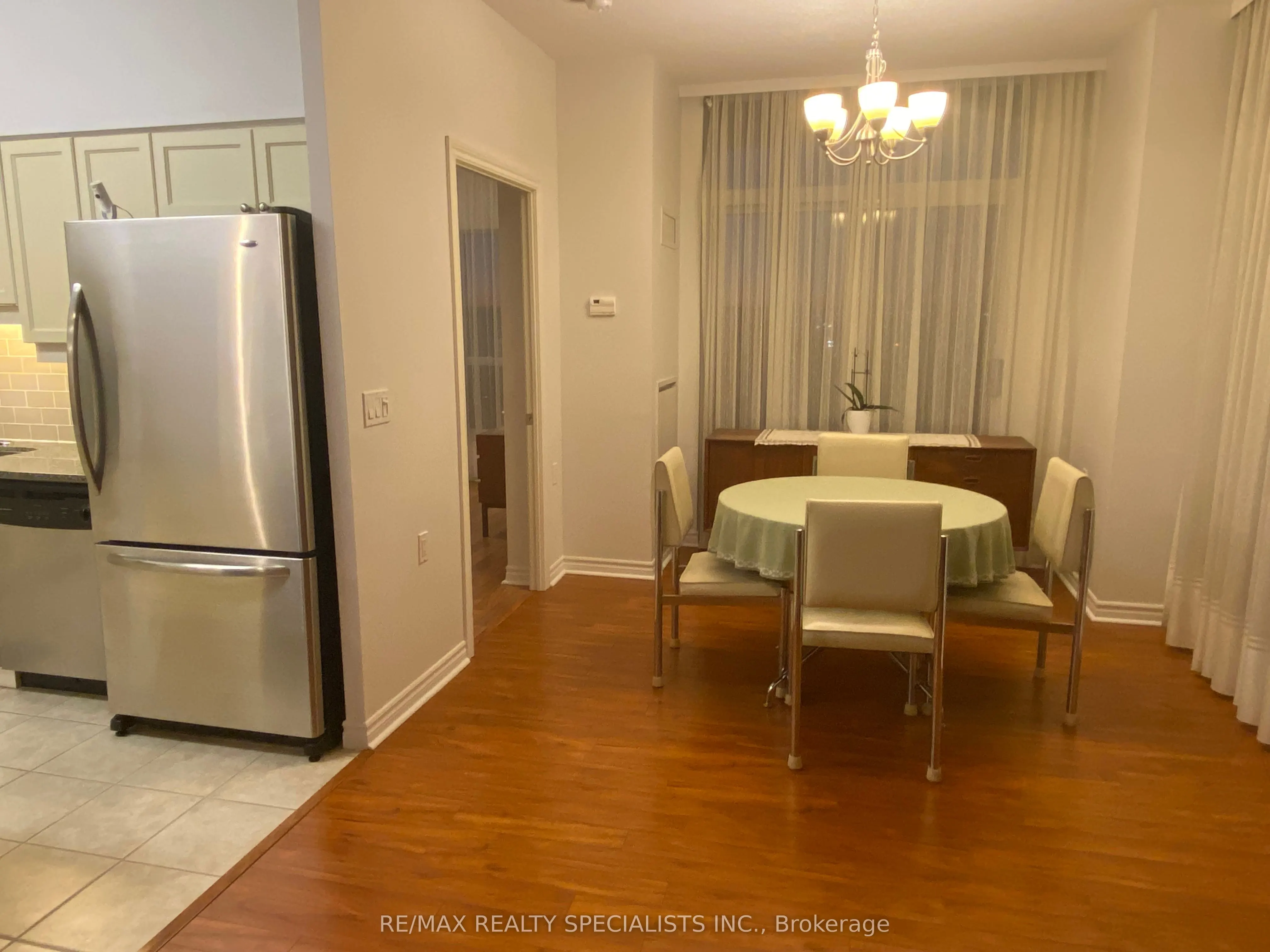 810 Scollard Court, #902