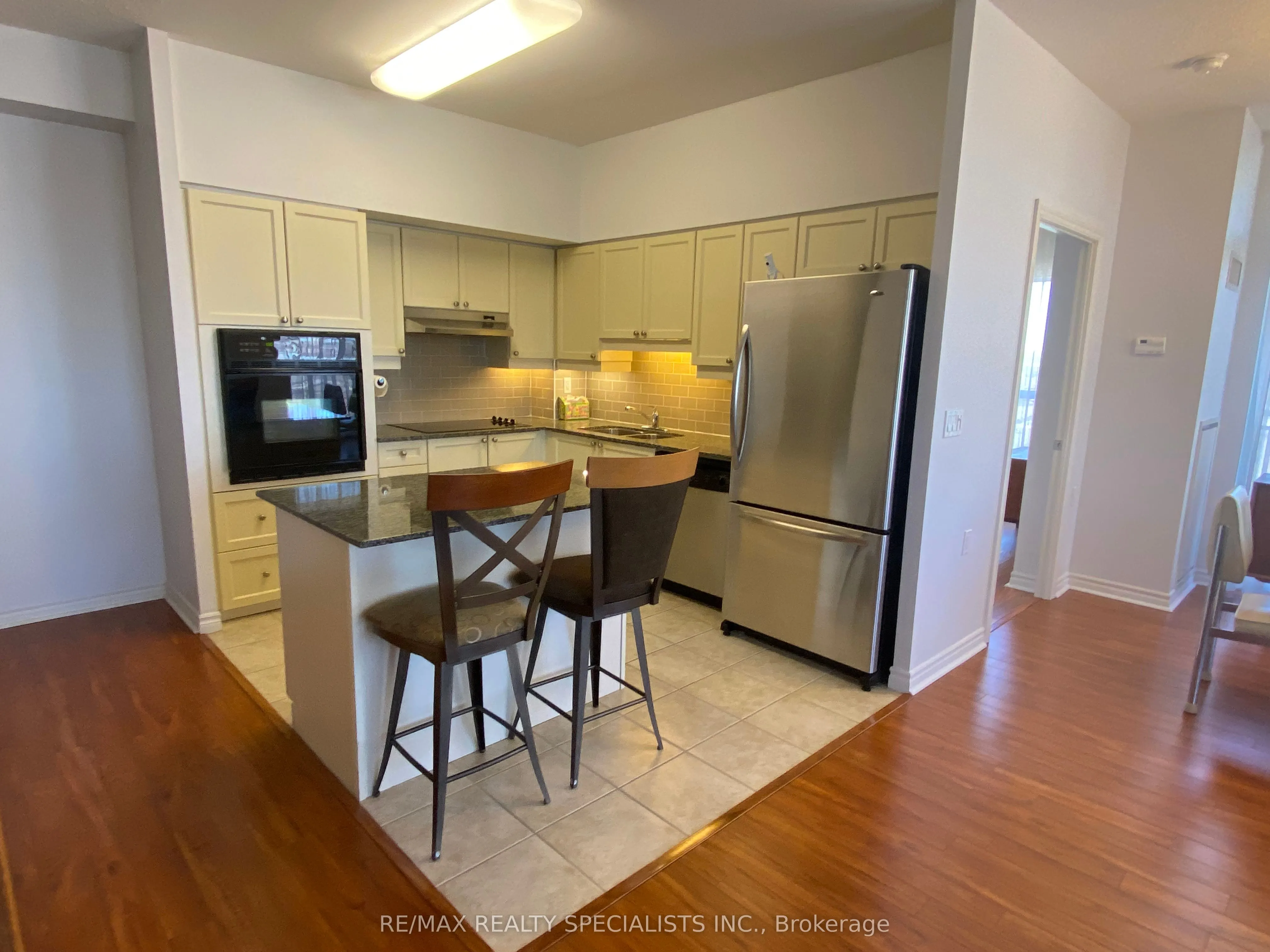 810 Scollard Court, #902