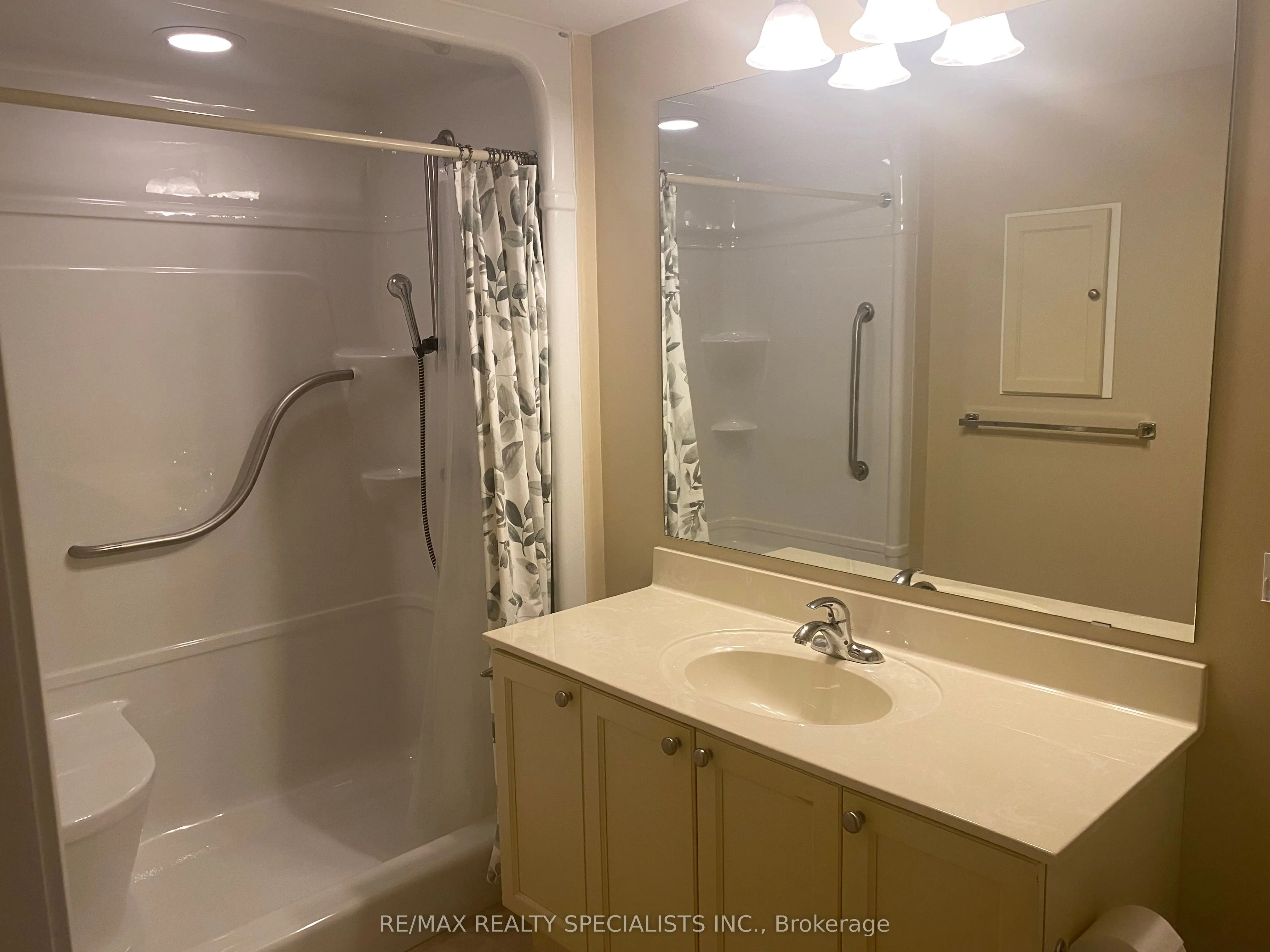 810 Scollard Court, #902