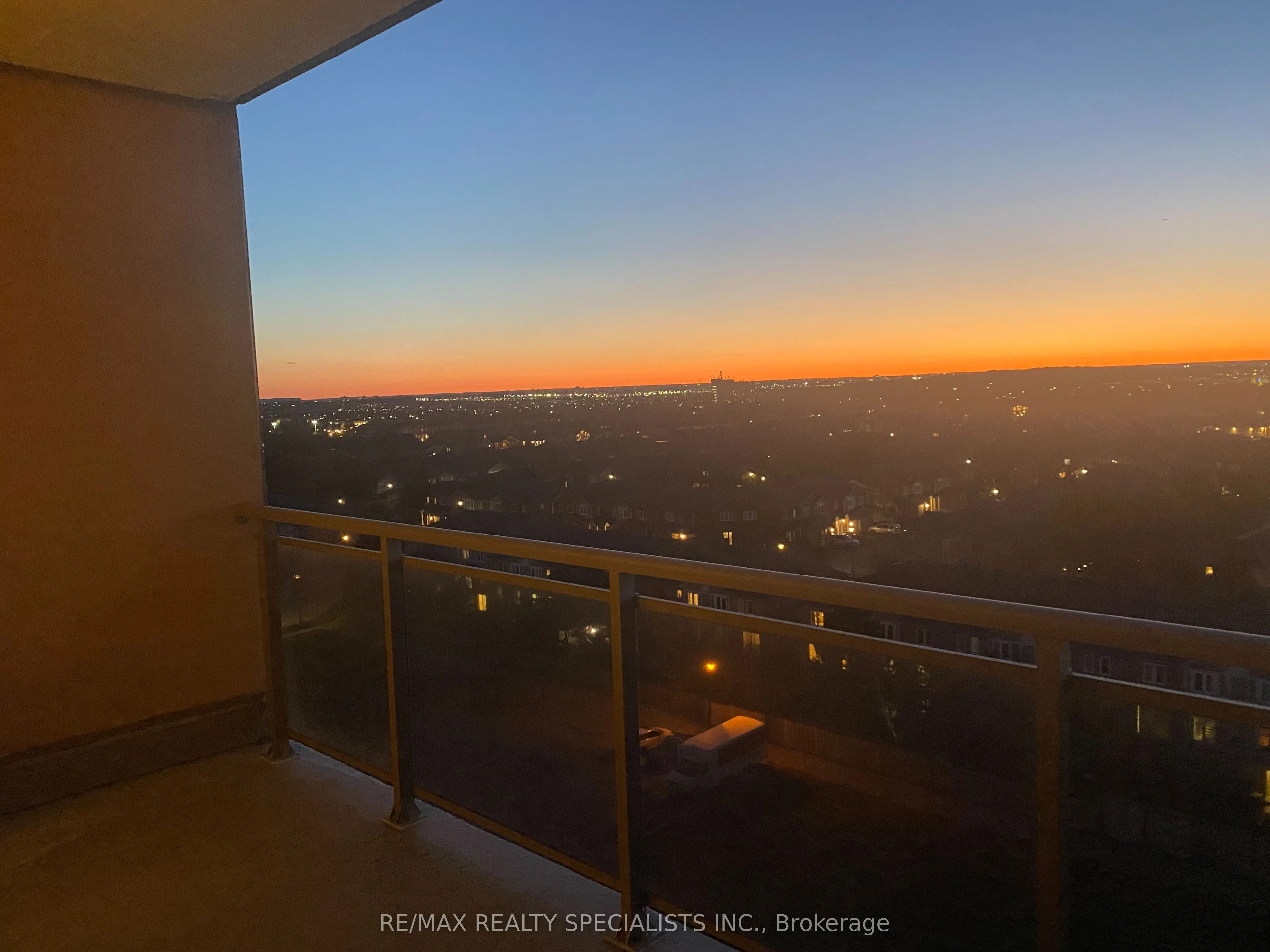 810 Scollard Court, #902
