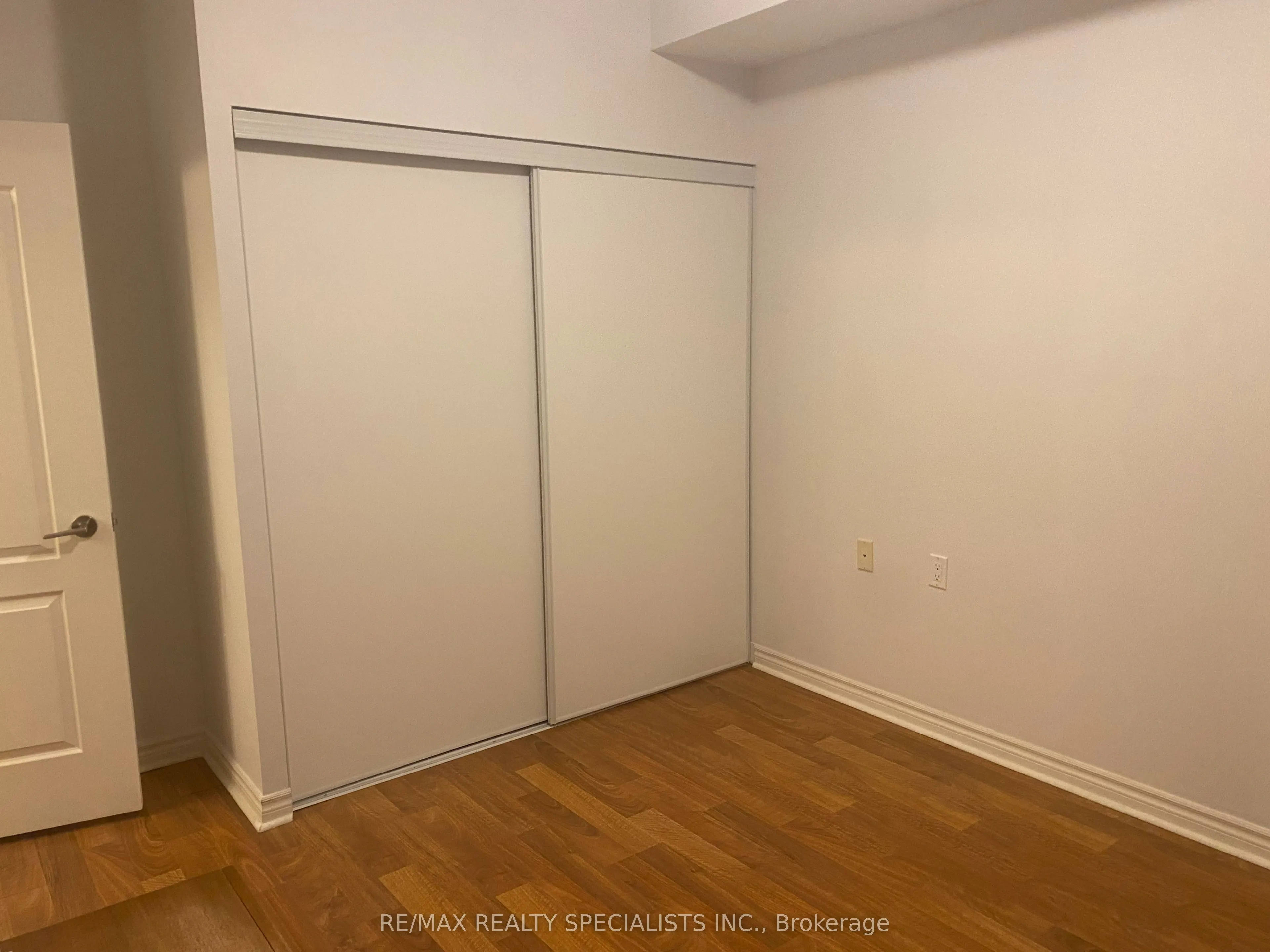 810 Scollard Court, #902
