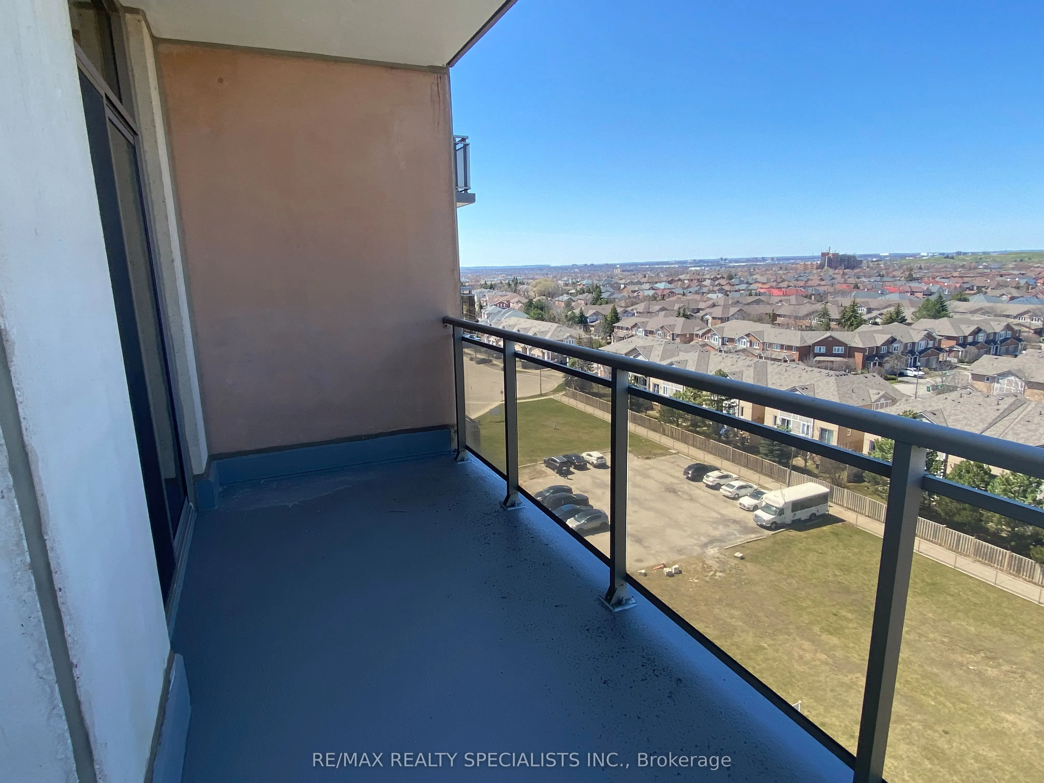 810 Scollard Court, #902