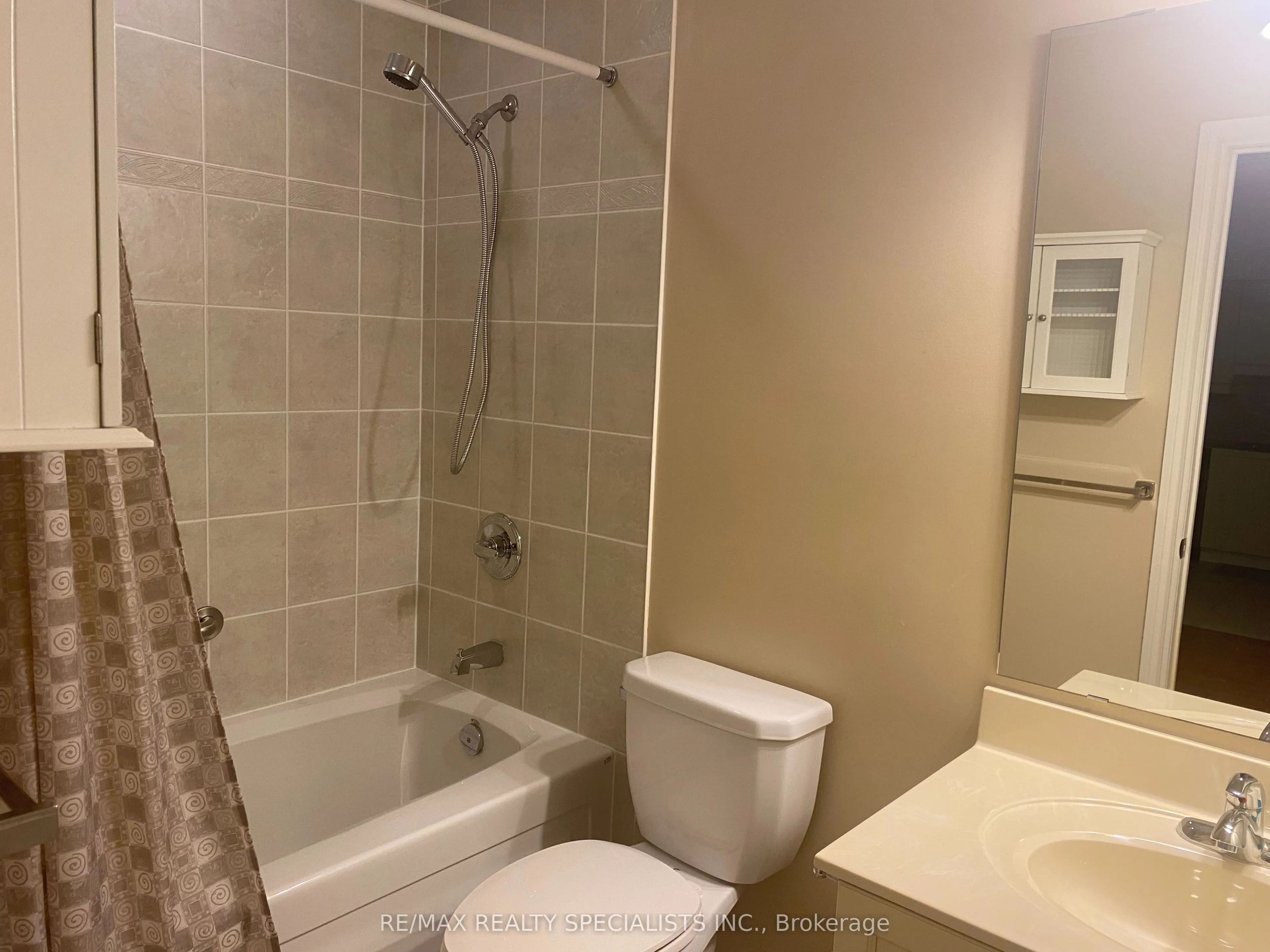 810 Scollard Court, #902