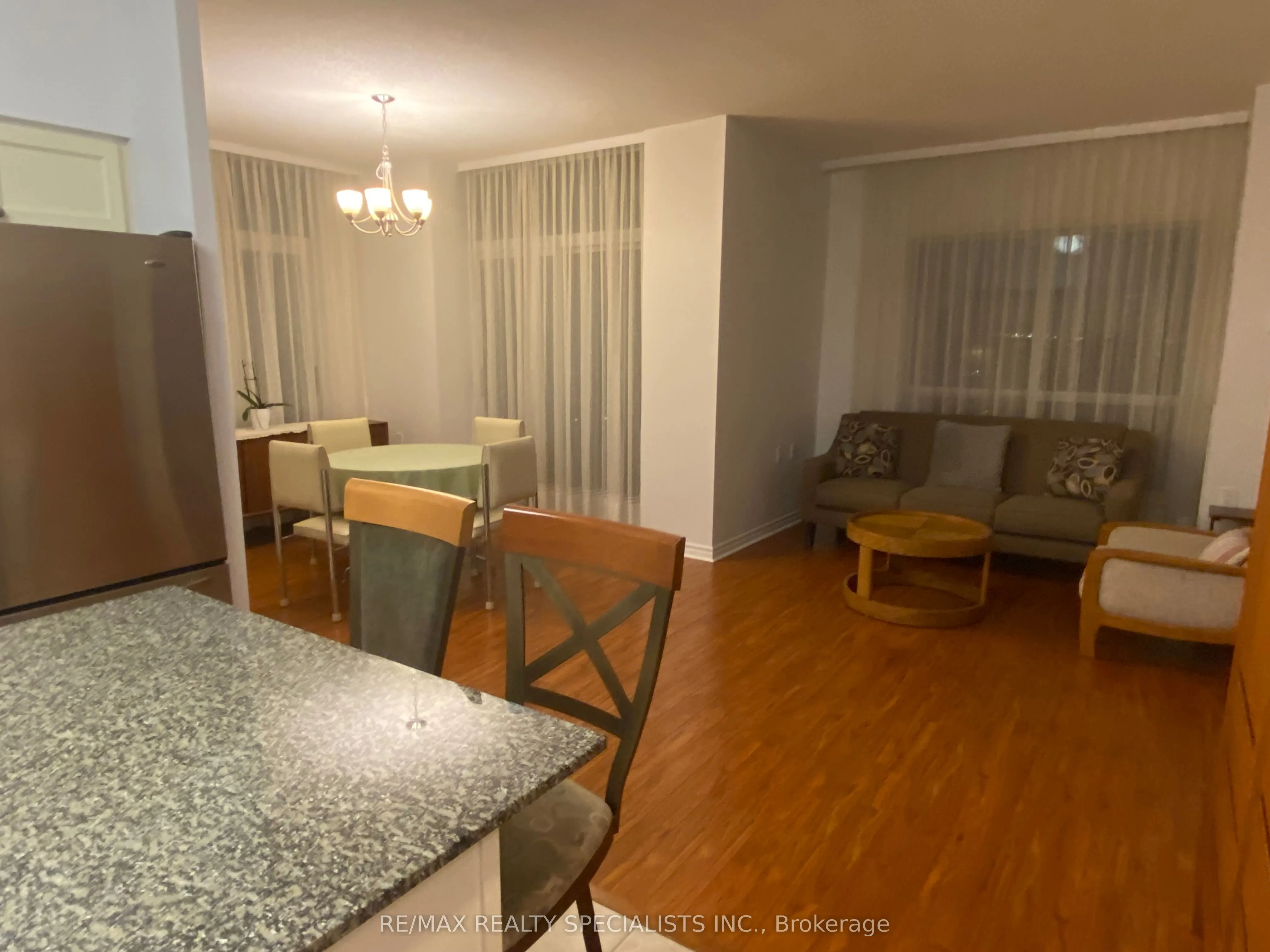 810 Scollard Court, #902