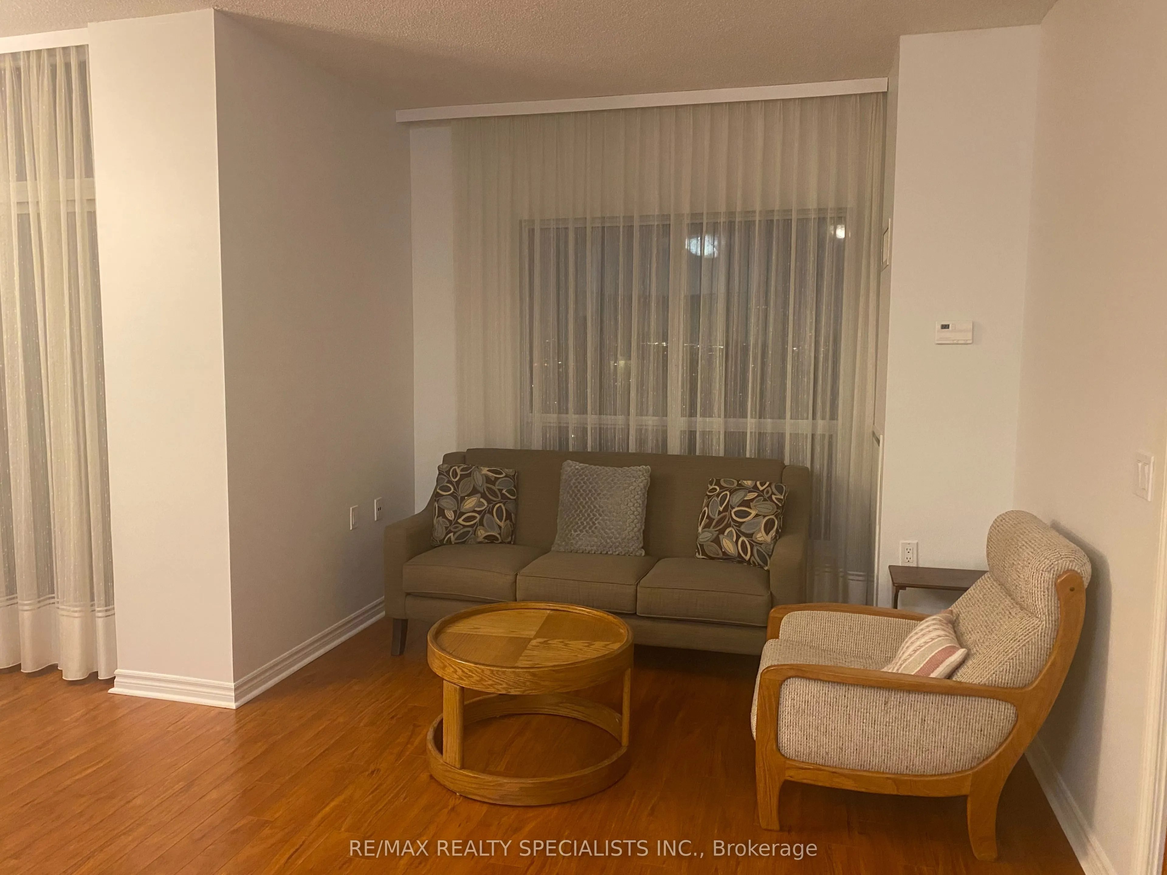 810 Scollard Court, #902