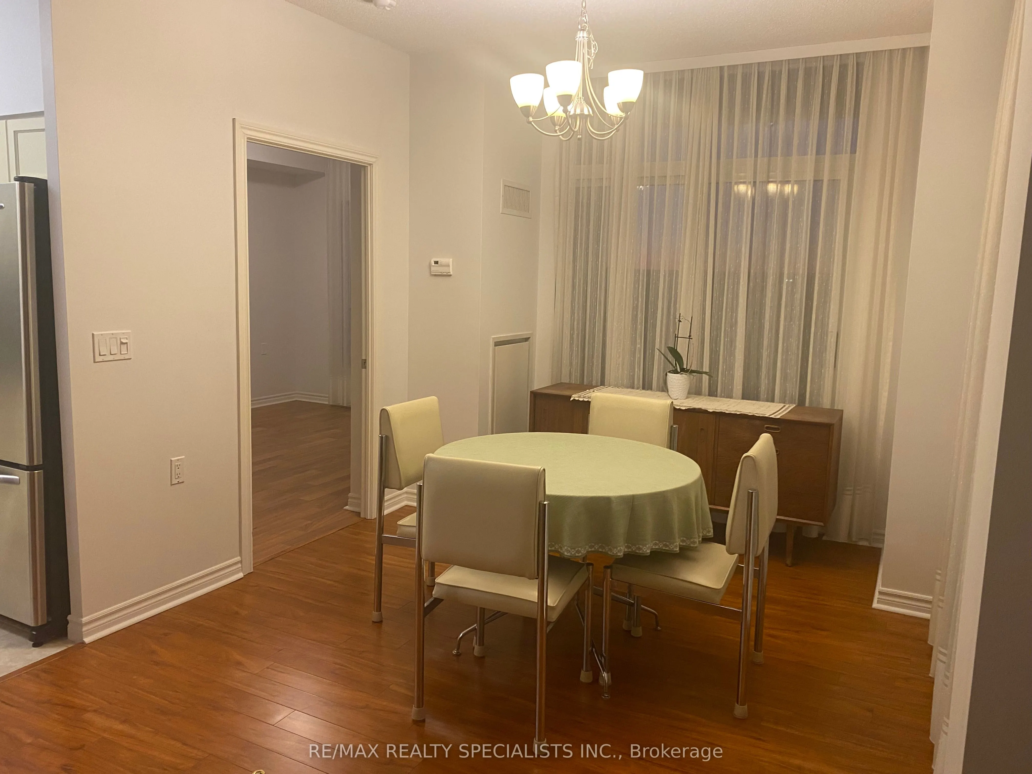 810 Scollard Court, #902
