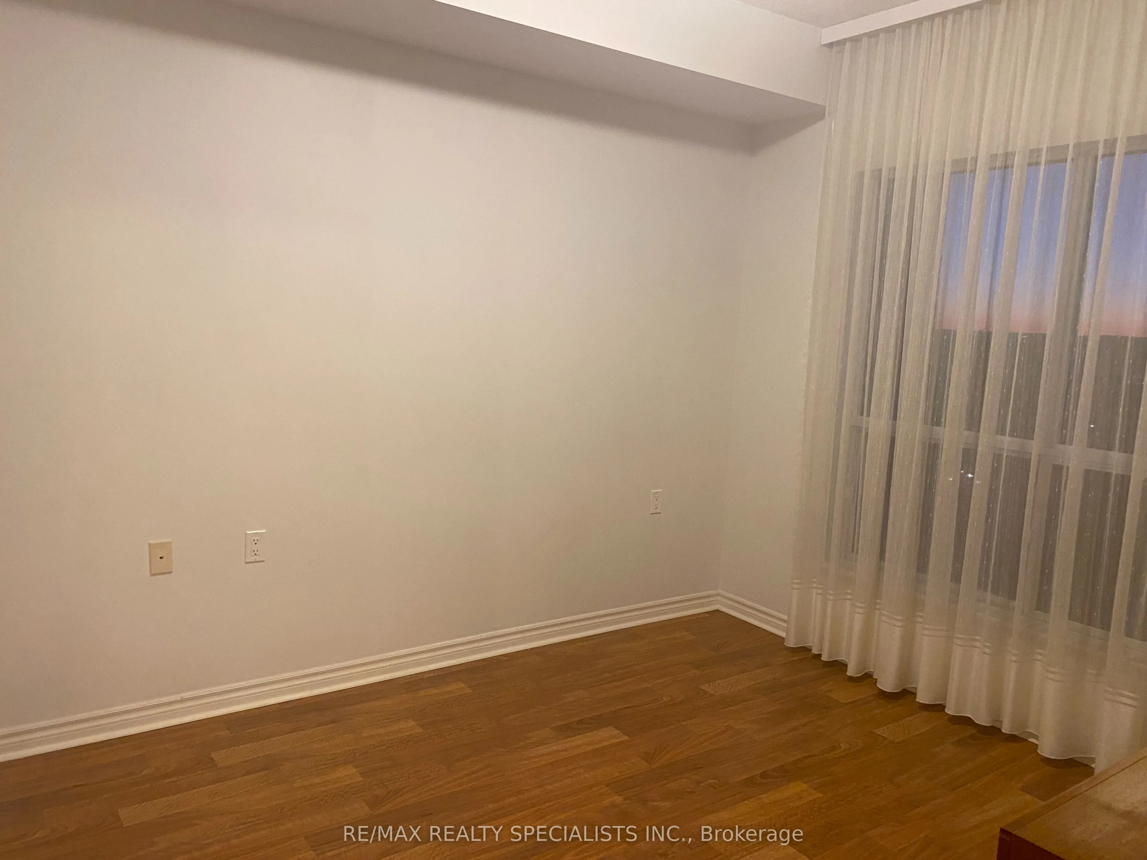 810 Scollard Court, #902