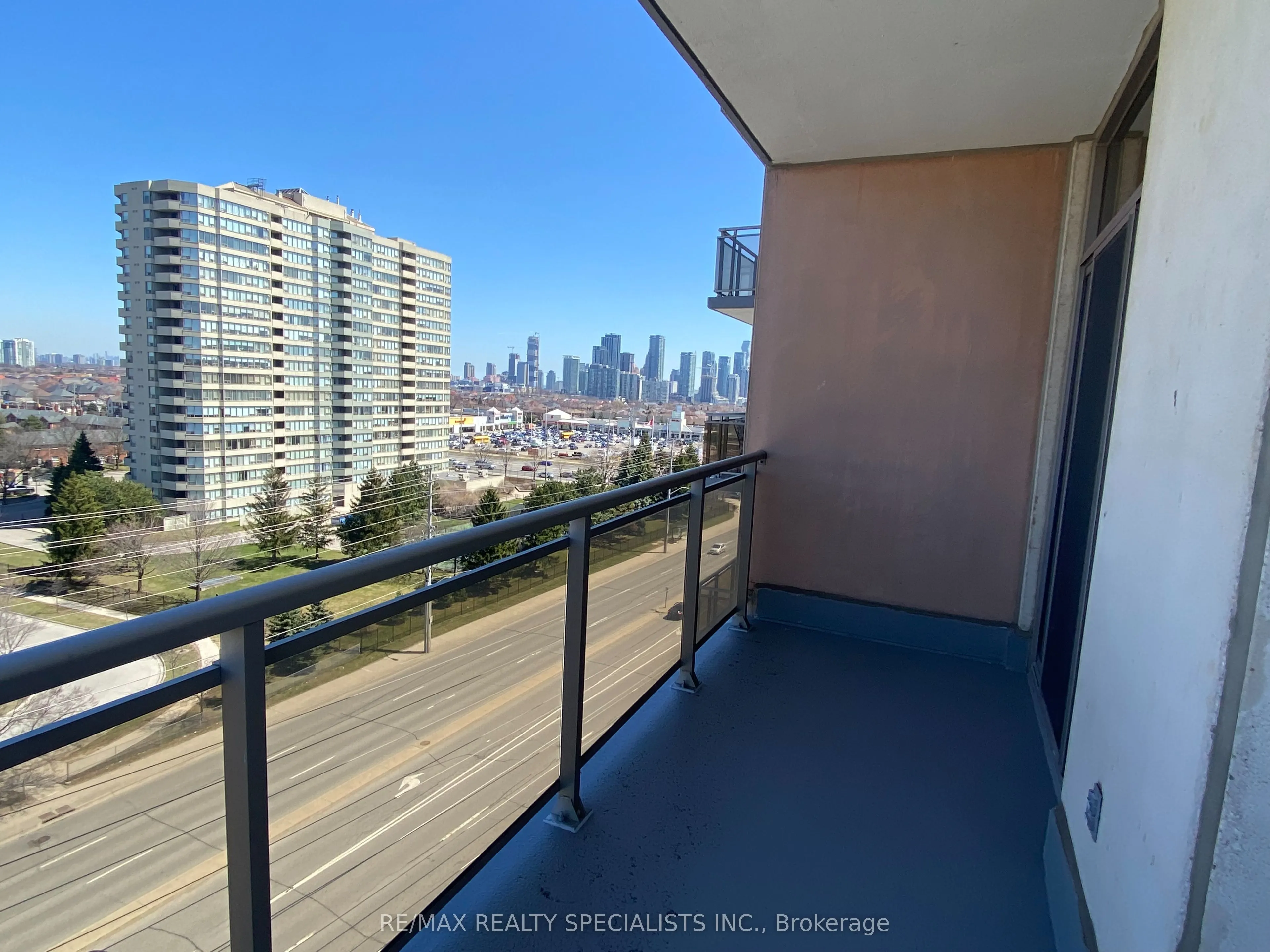 810 Scollard Court, #902
