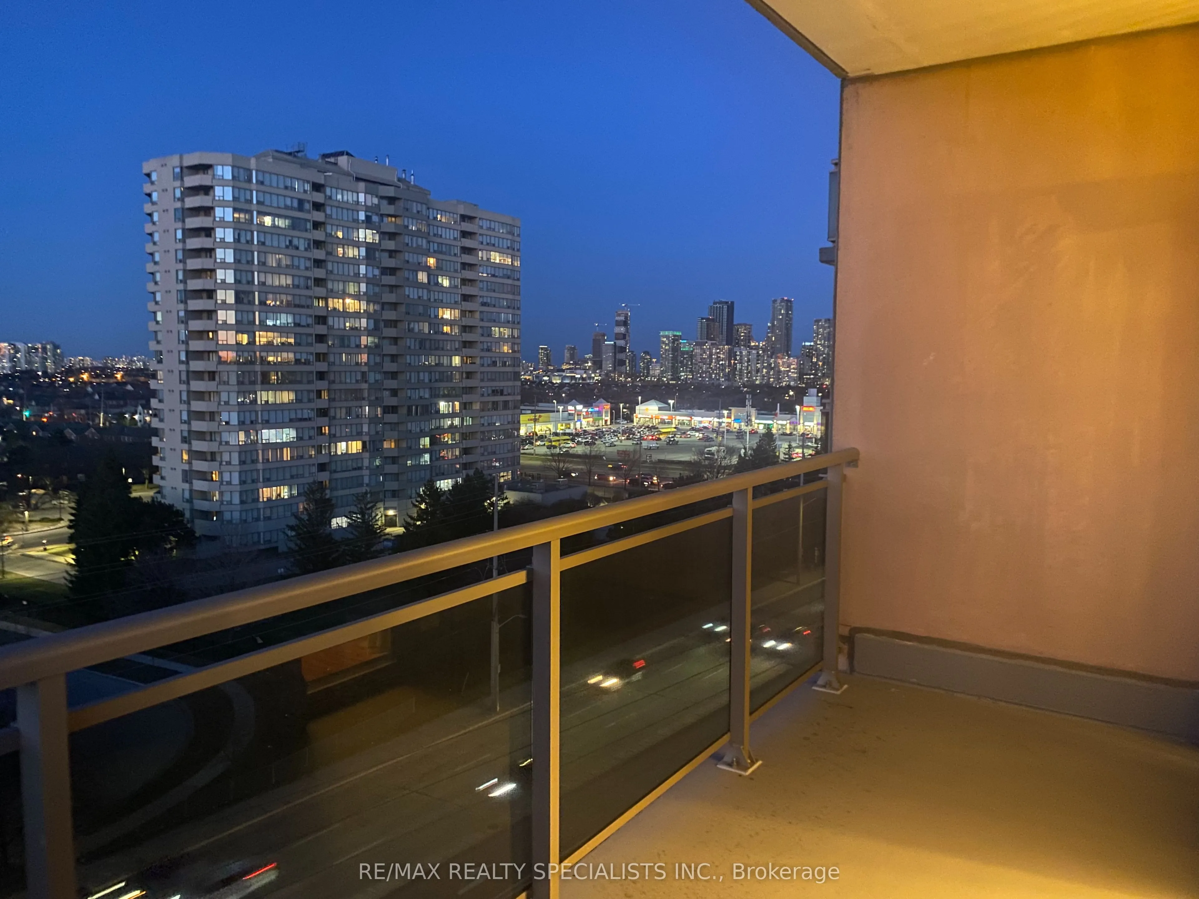 810 Scollard Court, #902