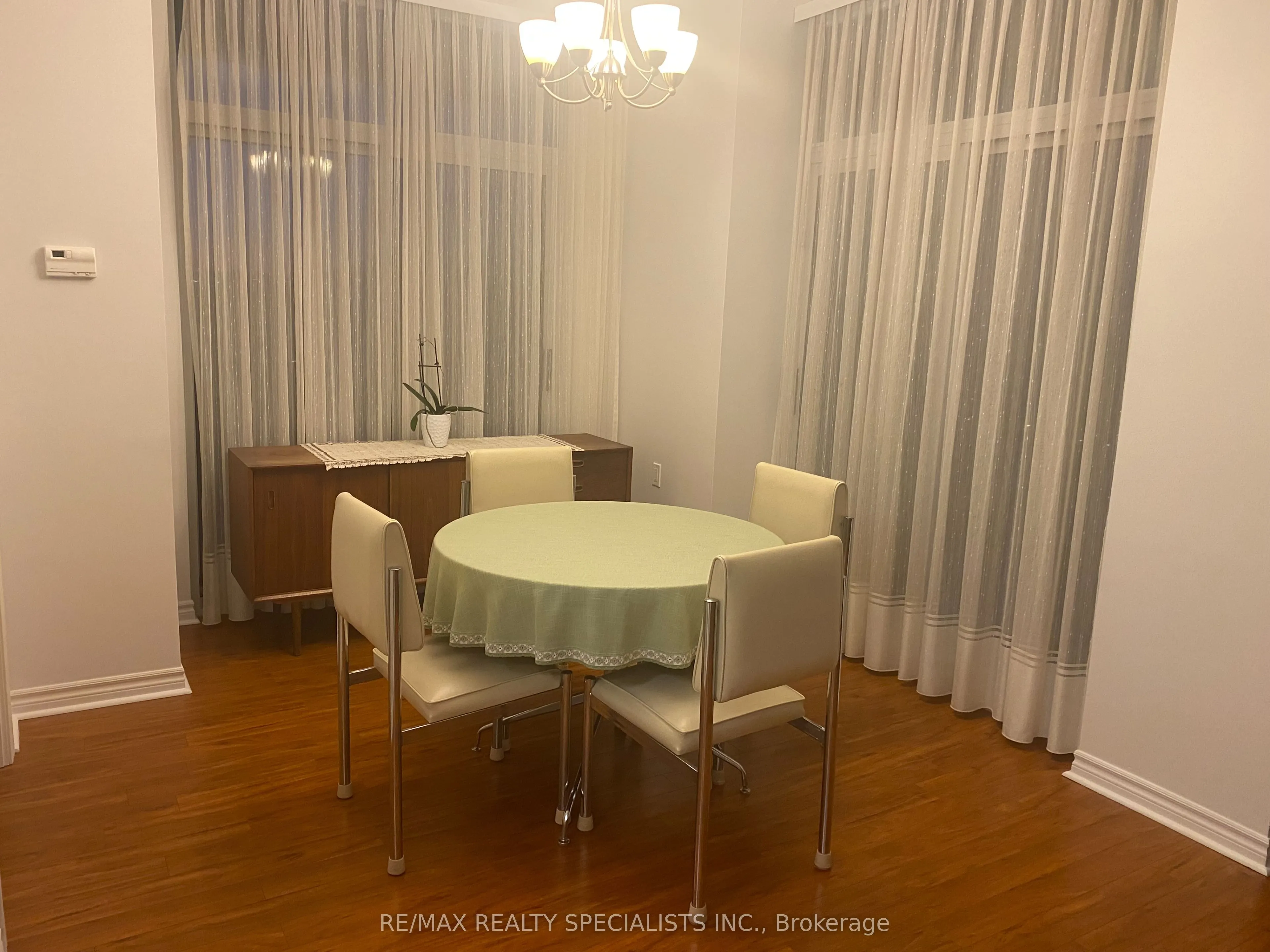 810 Scollard Court, #902
