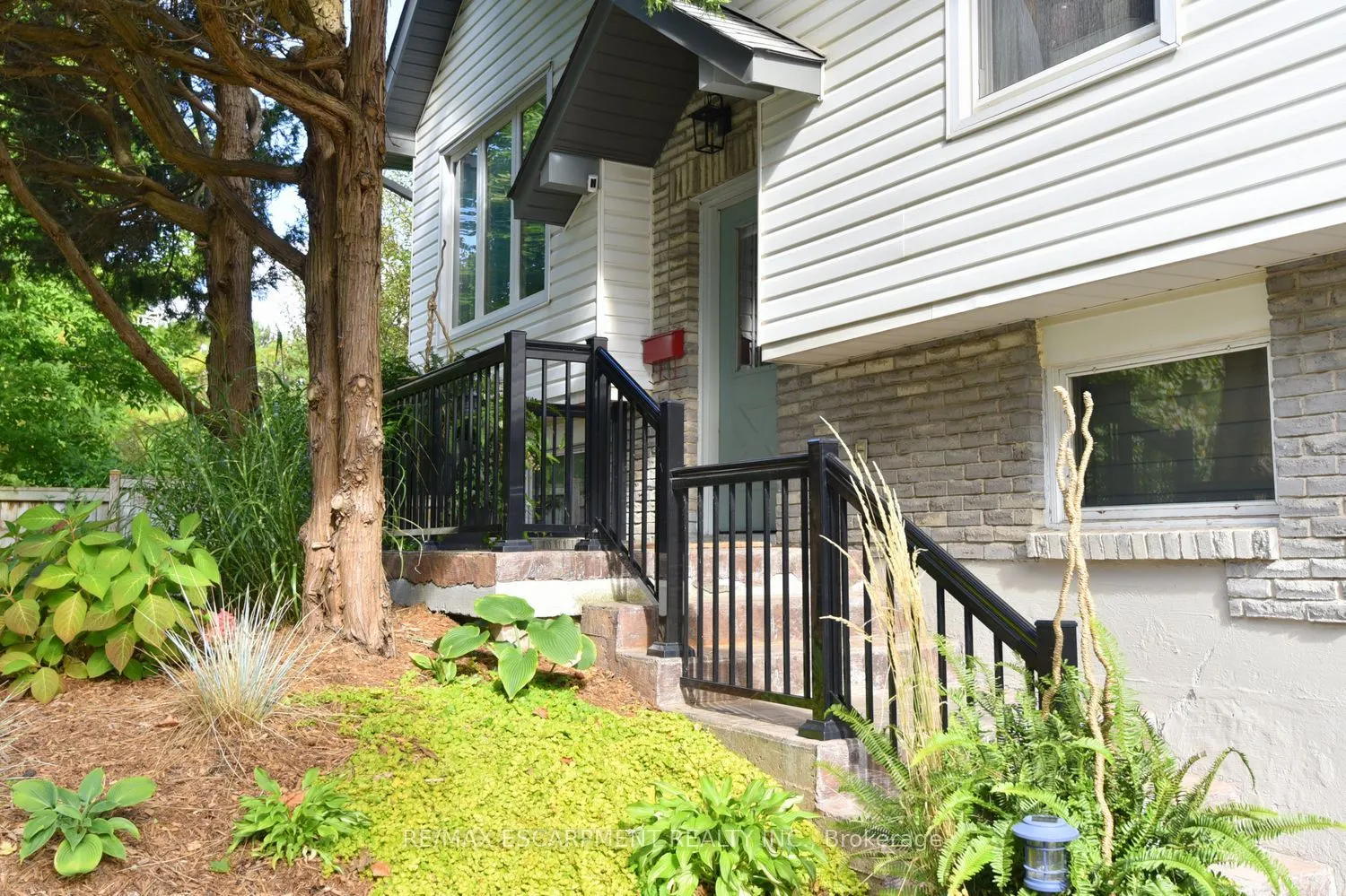 631 Guelph Line