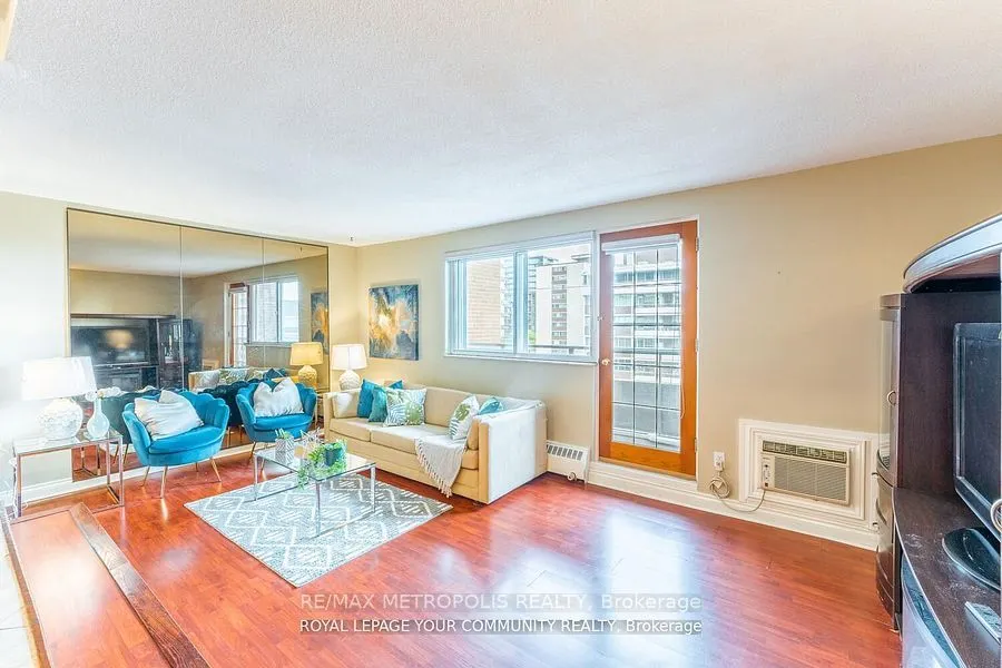 15 Elizabeth Street N #704