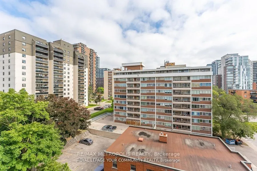 15 Elizabeth Street N #704