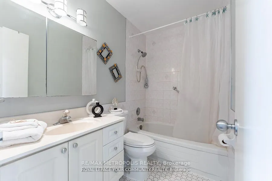 15 Elizabeth Street N #704