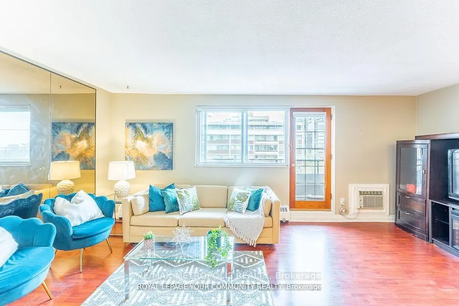 15 Elizabeth Street N #704