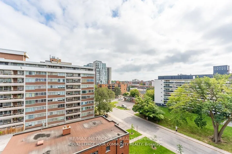 15 Elizabeth Street N #704
