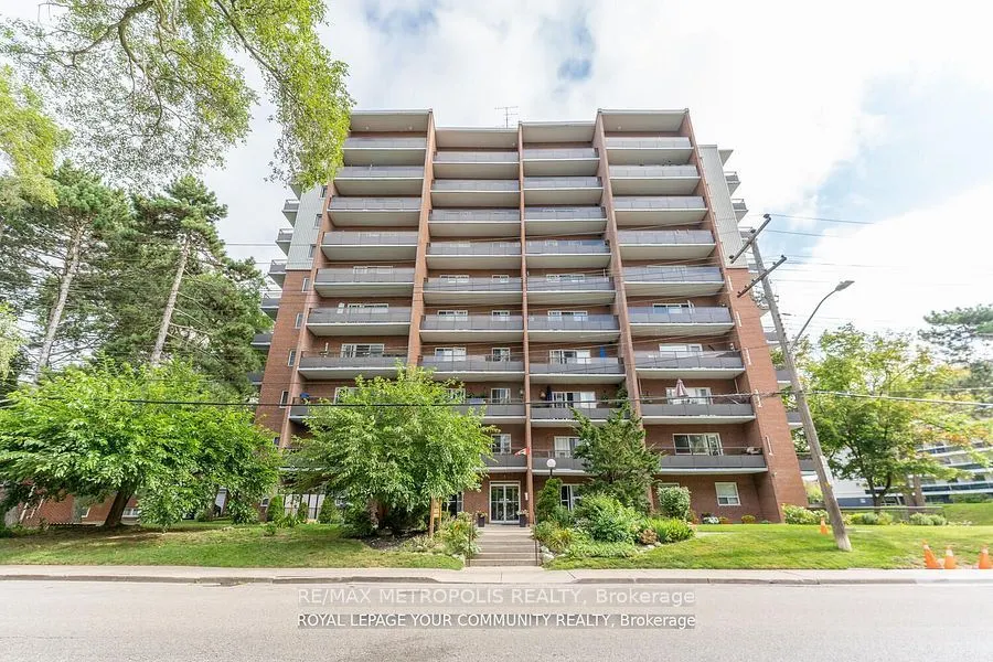 15 Elizabeth Street N, #704