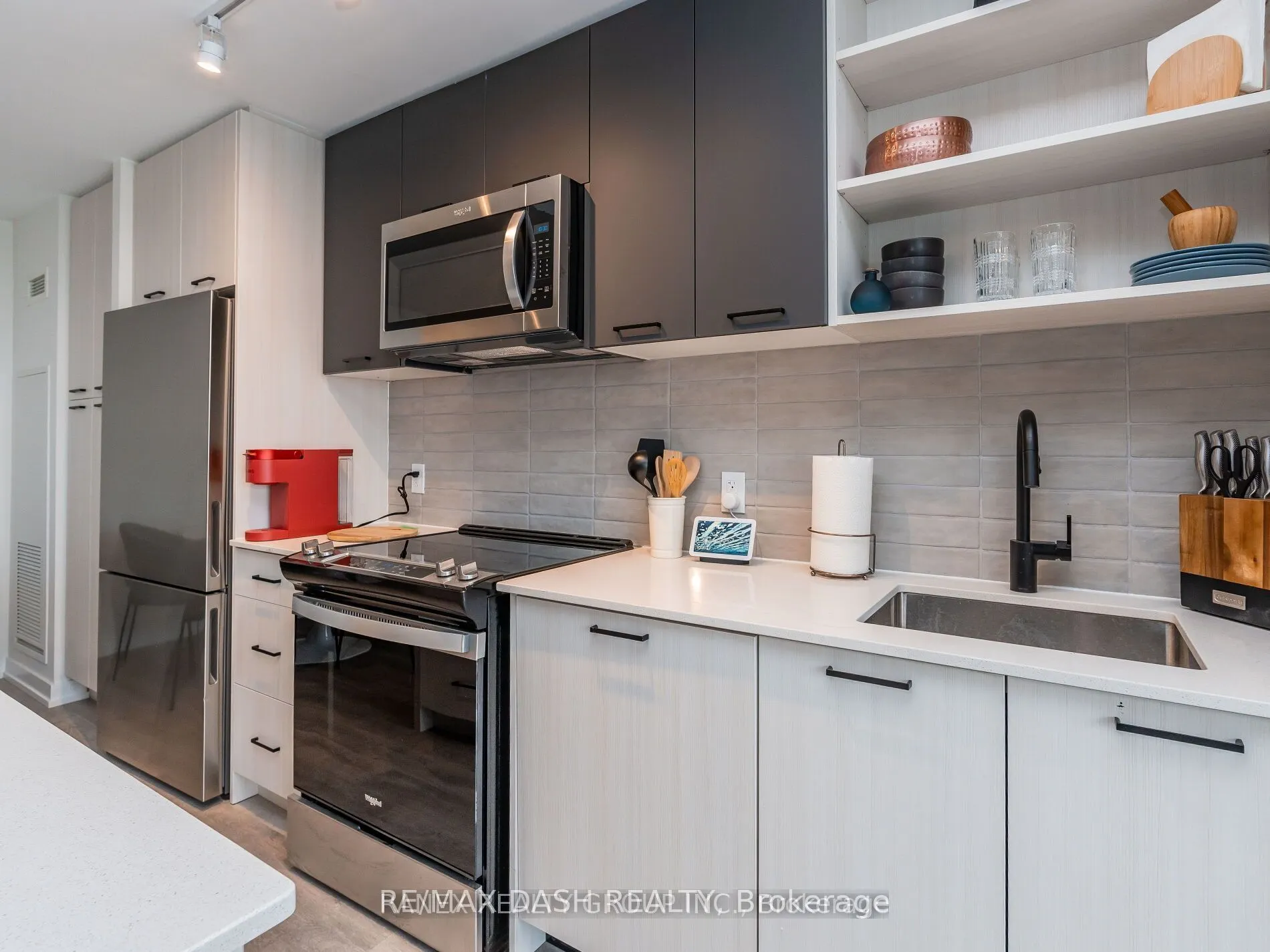 2300 St Clair Avenue W #723