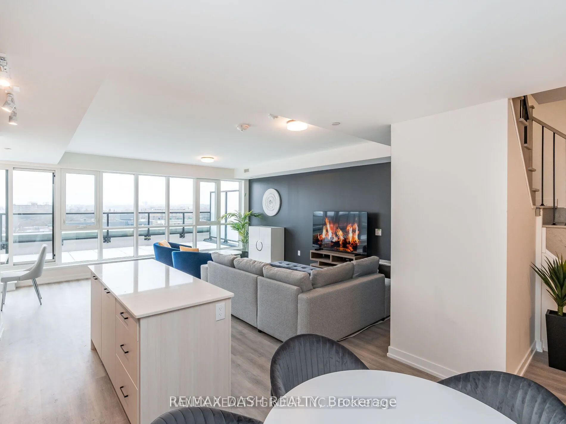 2300 St Clair Avenue W #723