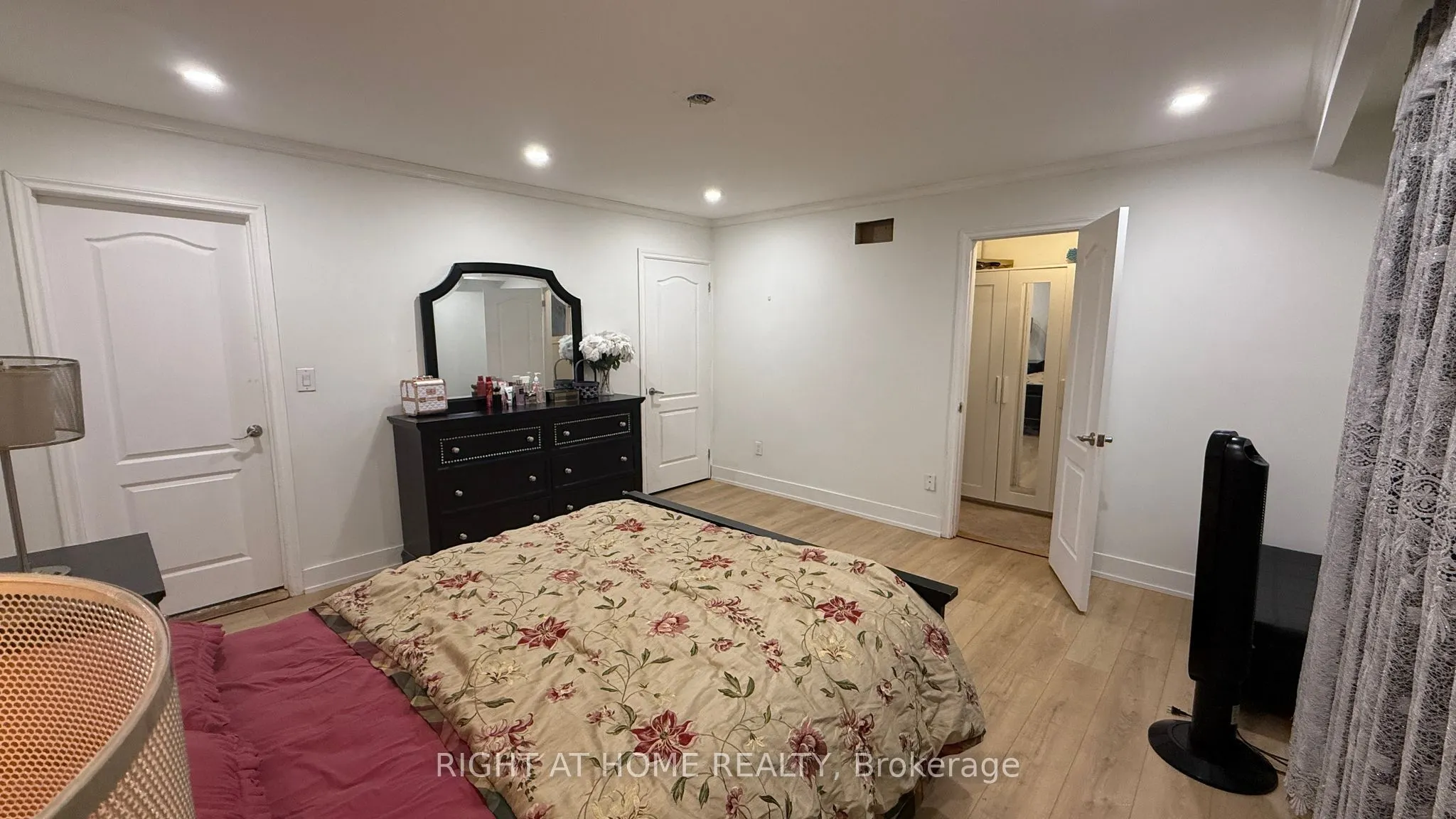 411 Laurier Avenue