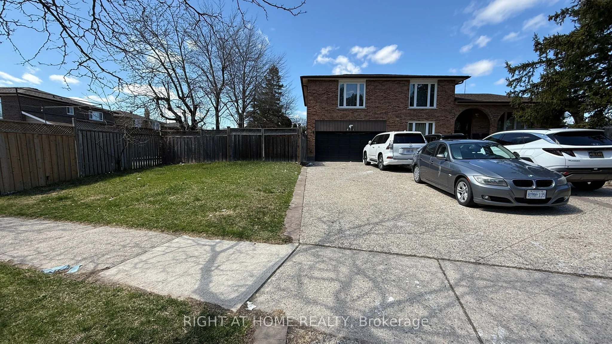 411 Laurier Avenue