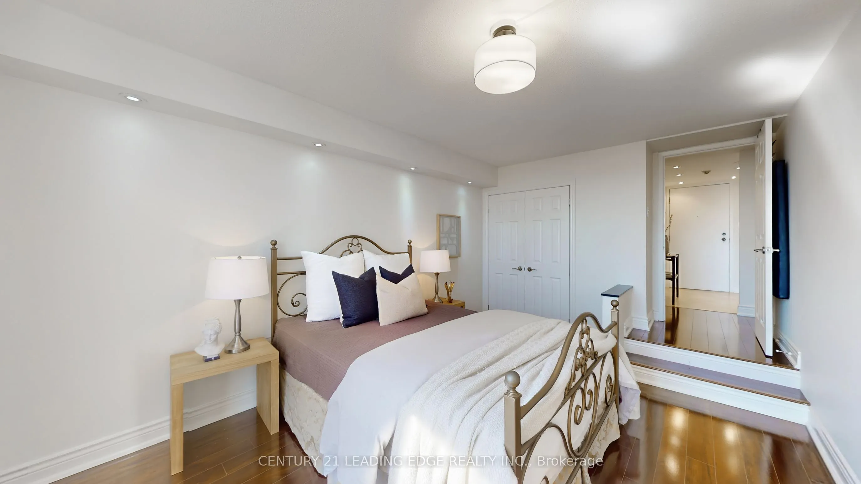 50 EGLINTON Avenue W #909