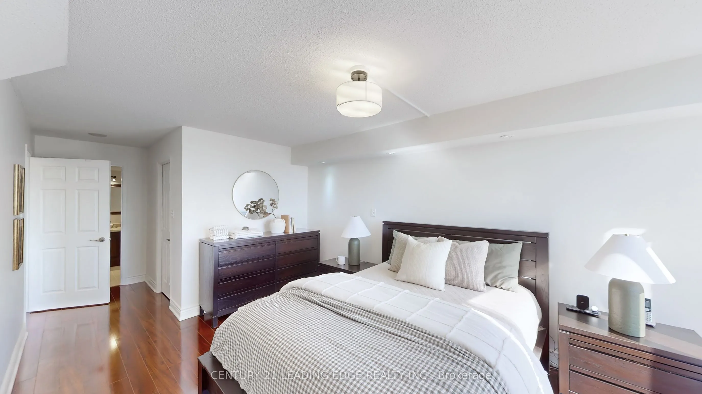 50 EGLINTON Avenue W #909
