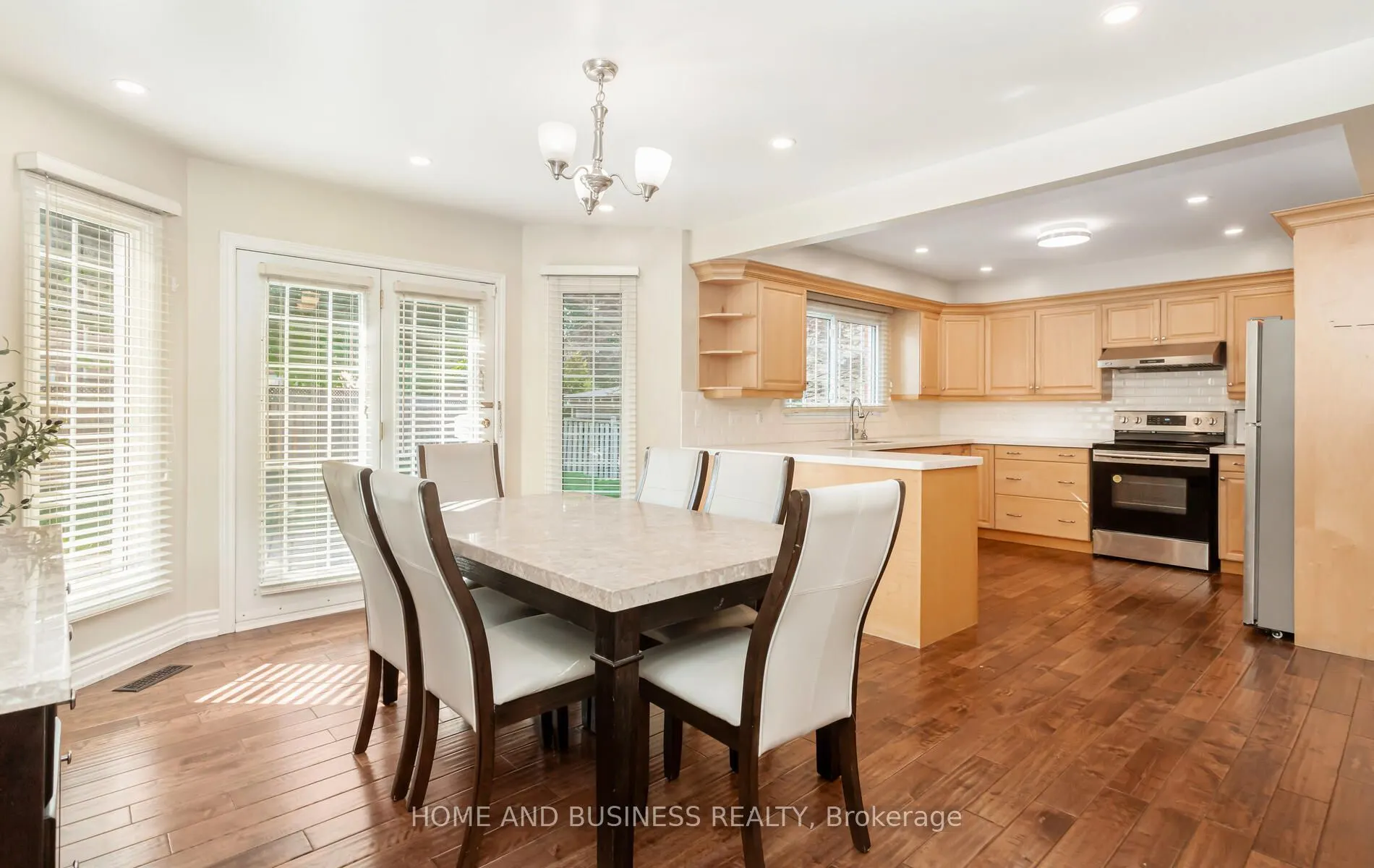 2035 Jacamar Court
