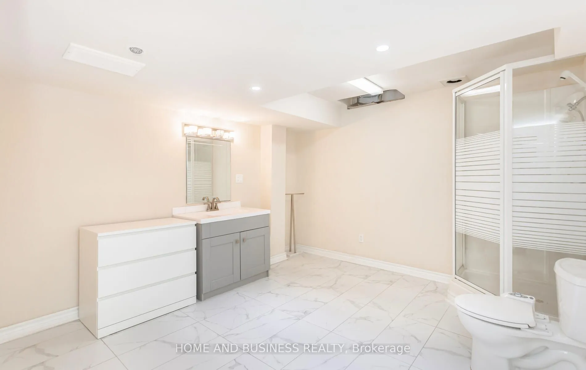 2035 Jacamar Court
