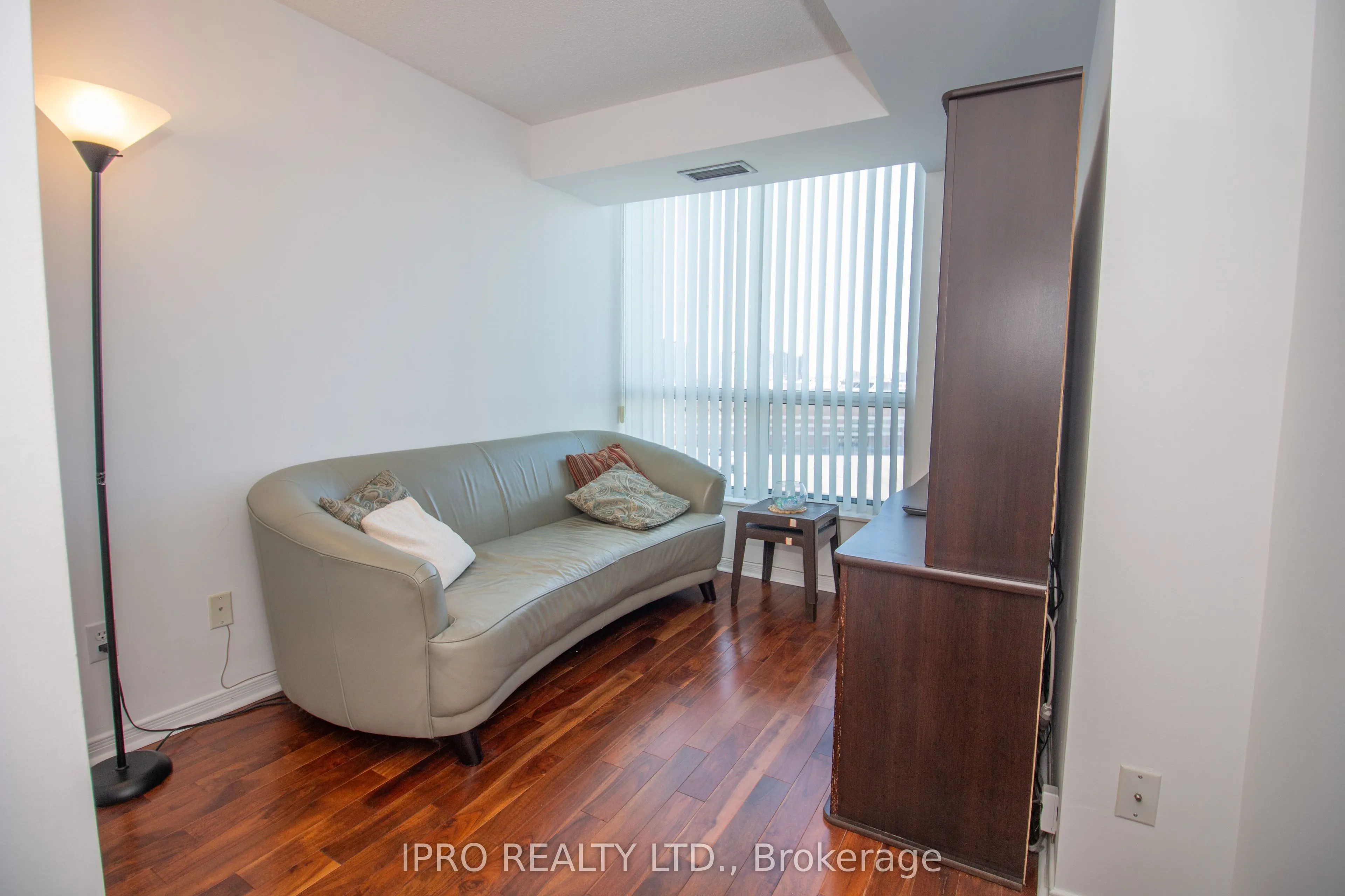 2545 Erin Centre Boulevard, #806