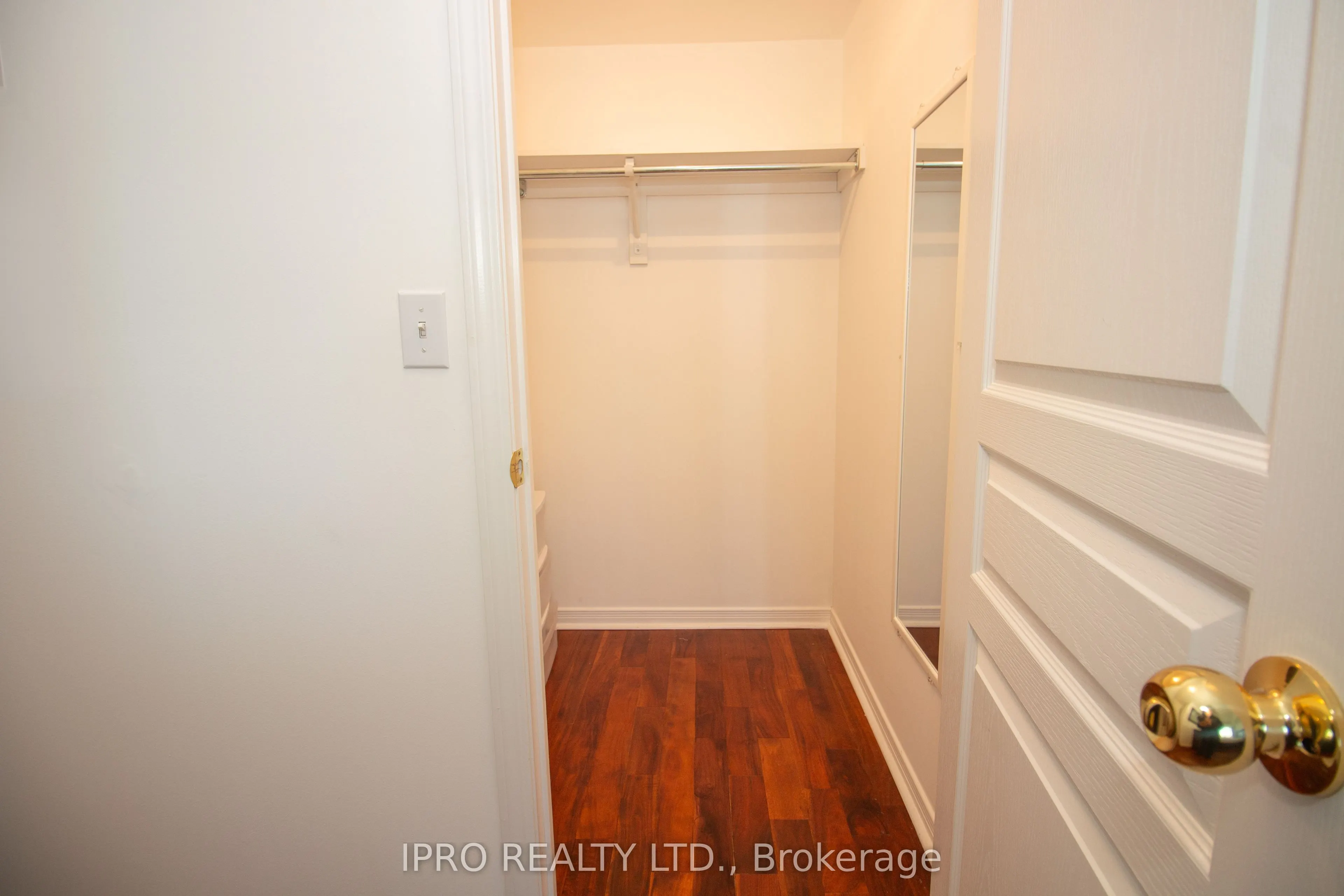 2545 Erin Centre Boulevard, #806