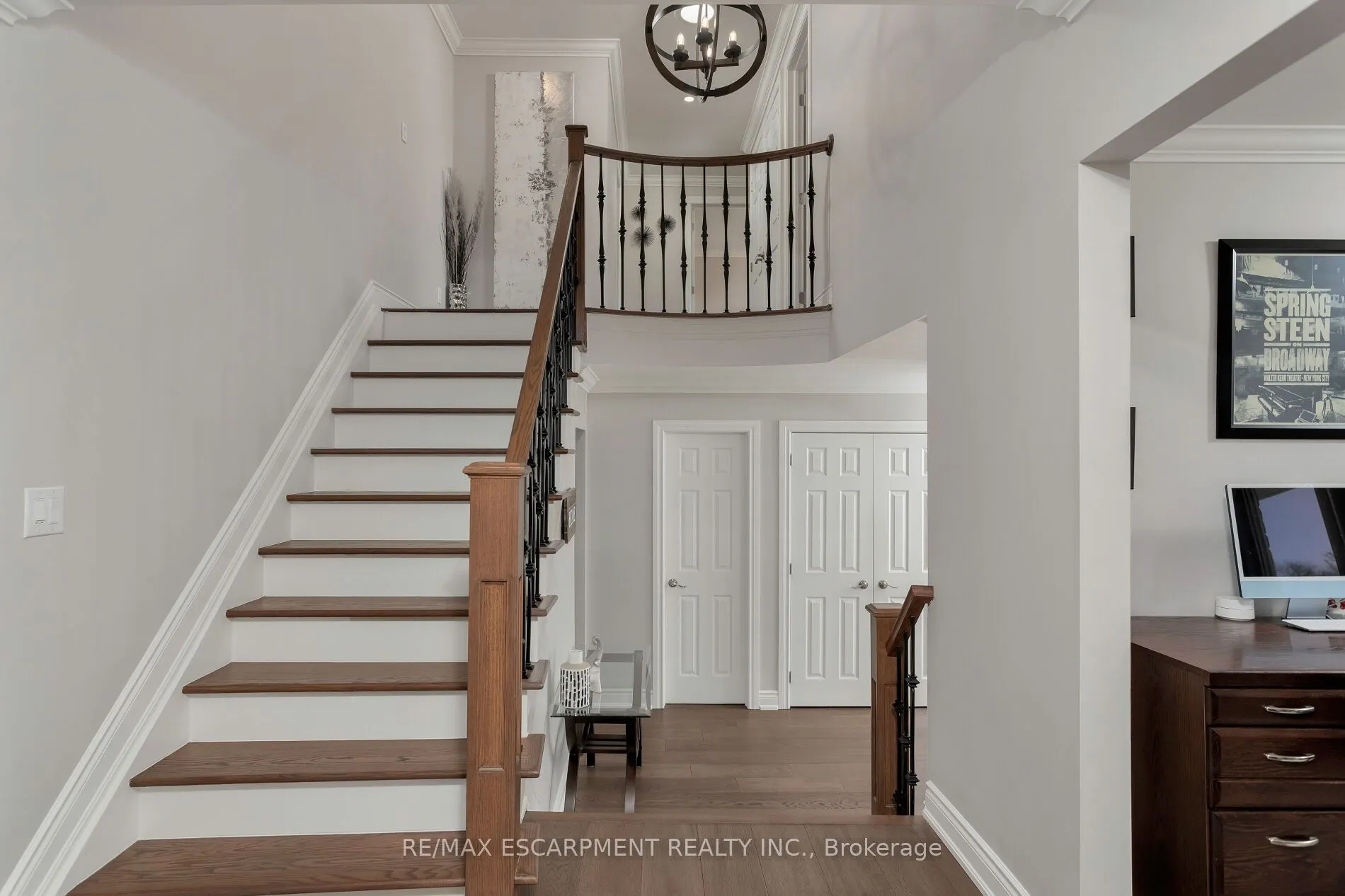 2119 Agincourt Crescent