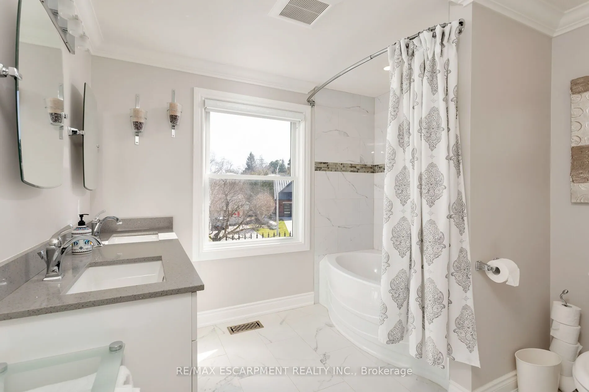 2119 Agincourt Crescent